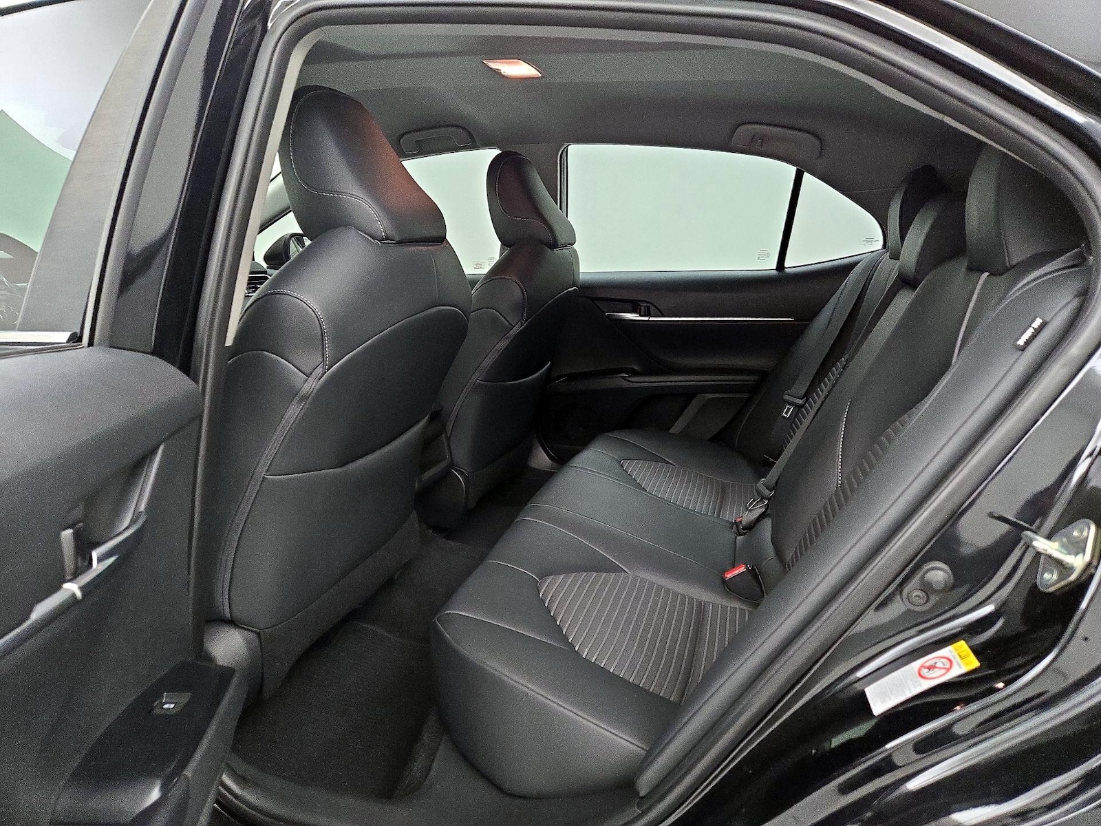 2018 Toyota Camry SE - Photo 20