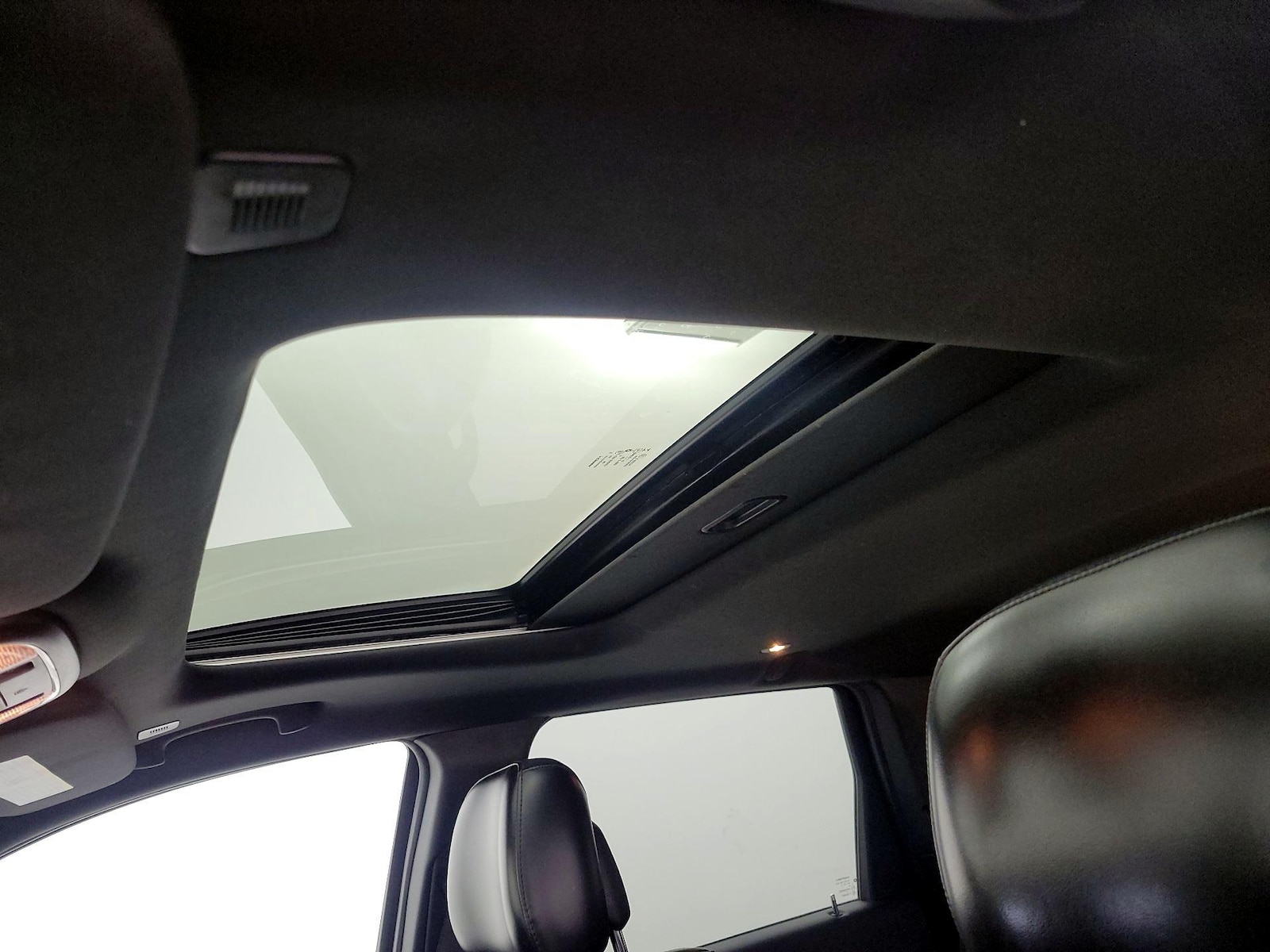 Sunroof(s) & Overhead Airbags