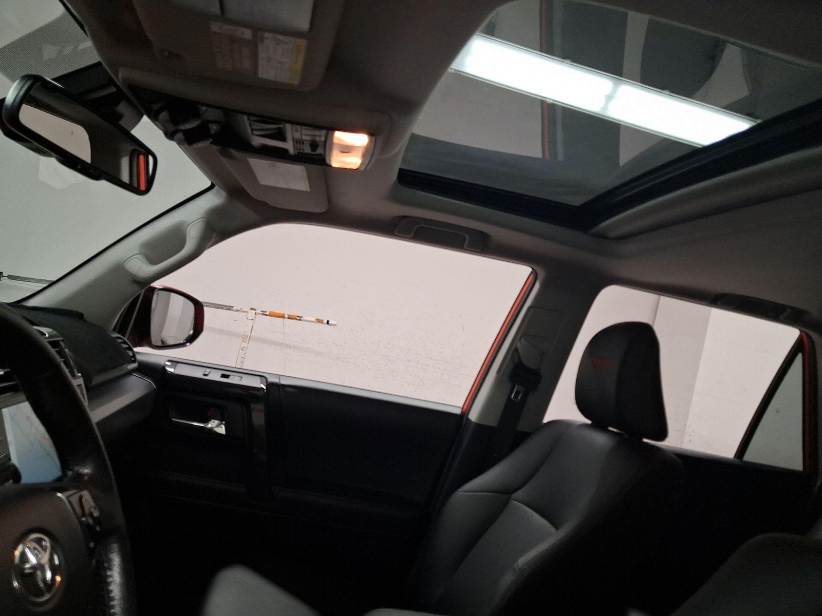 Sunroof(s) & Overhead Airbags