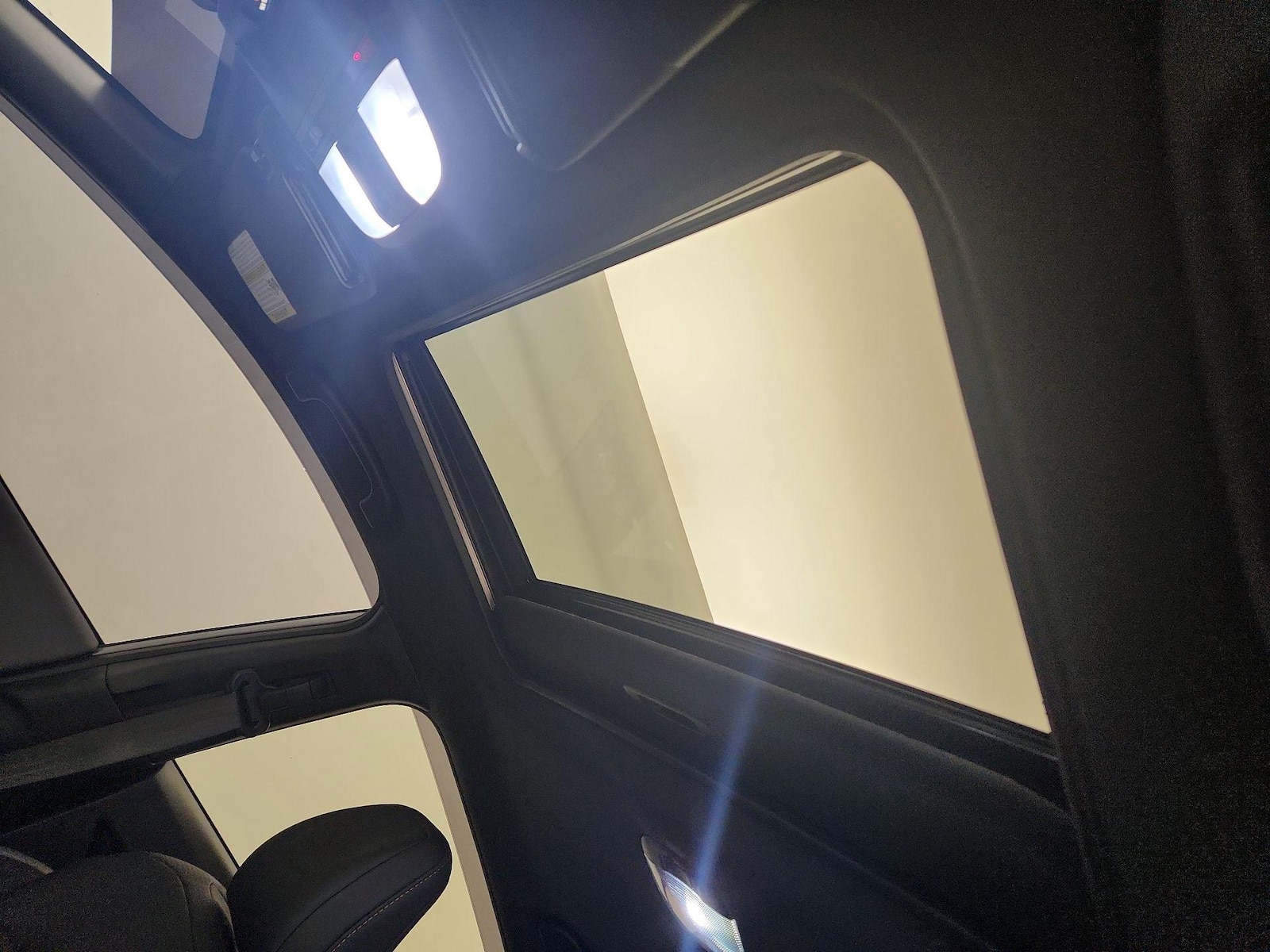 Sunroof(s) & Overhead Airbags