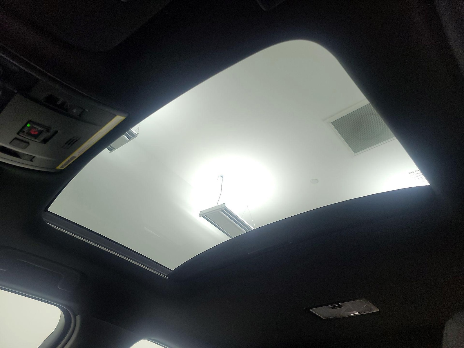 Sunroof(s) & Overhead Airbags