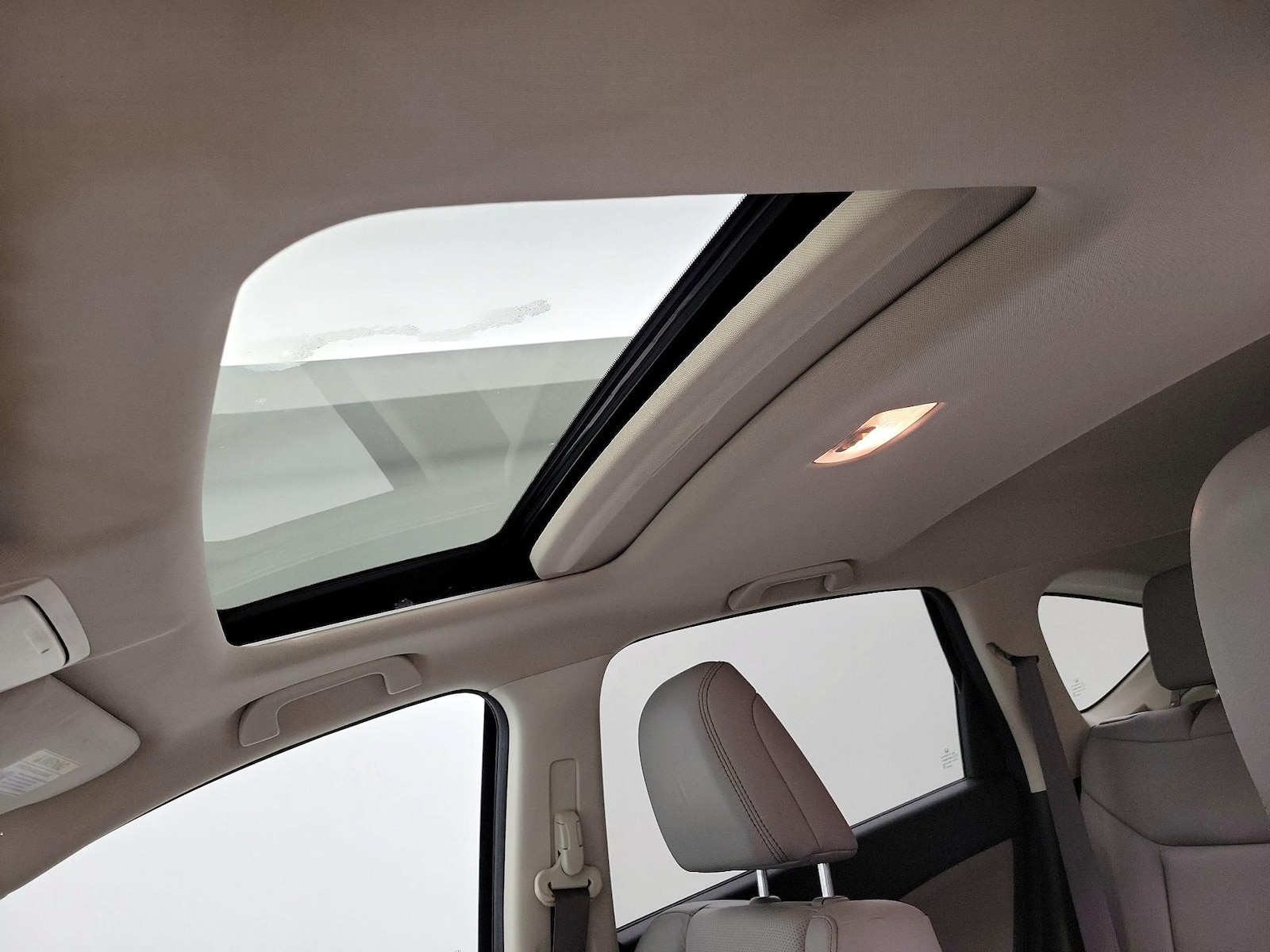 Sunroof(s) & Overhead Airbags