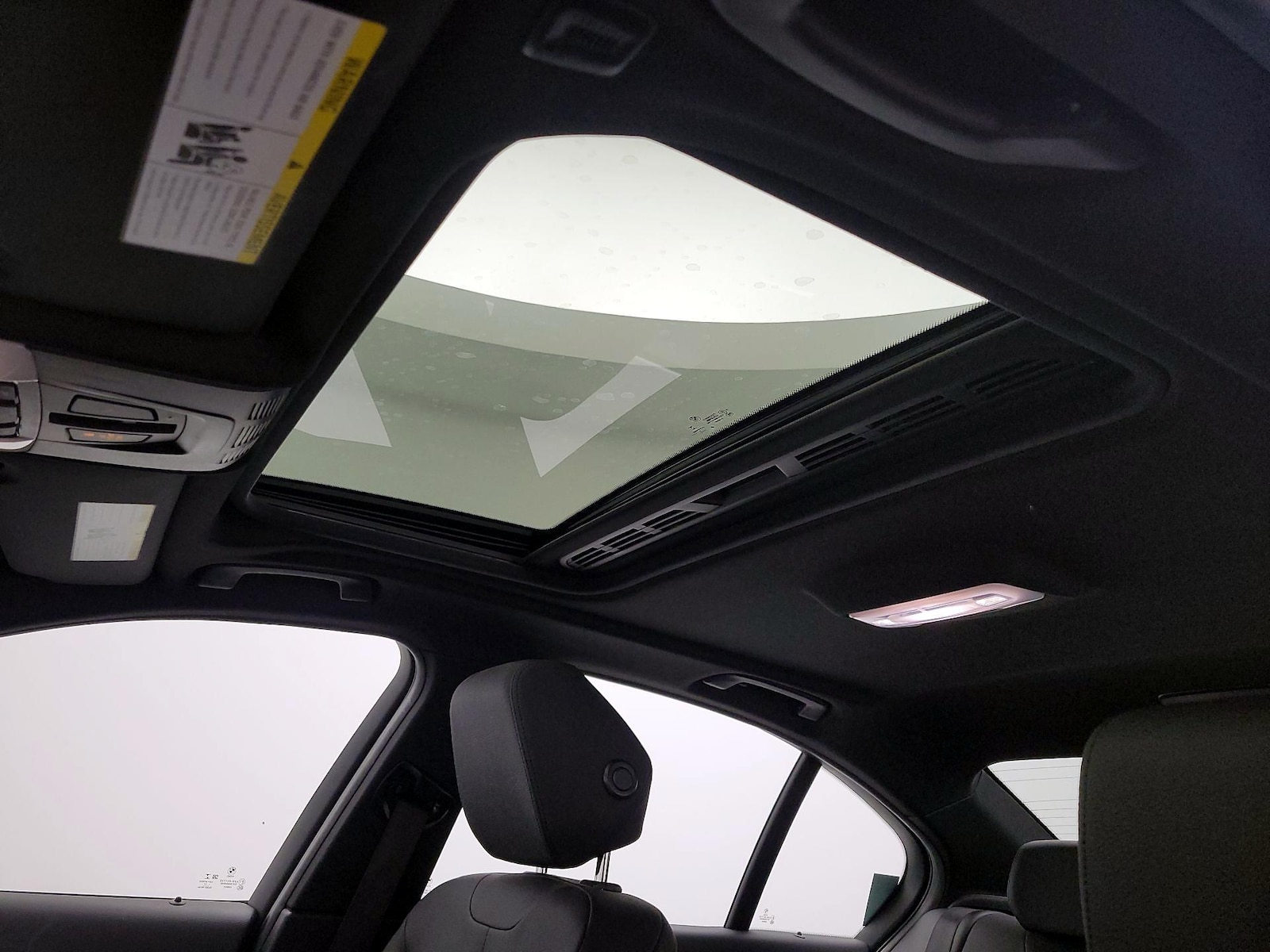 Sunroof(s) & Overhead Airbags