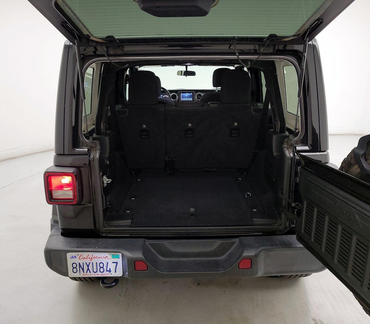 Trunk/Cargo (Seats Up)