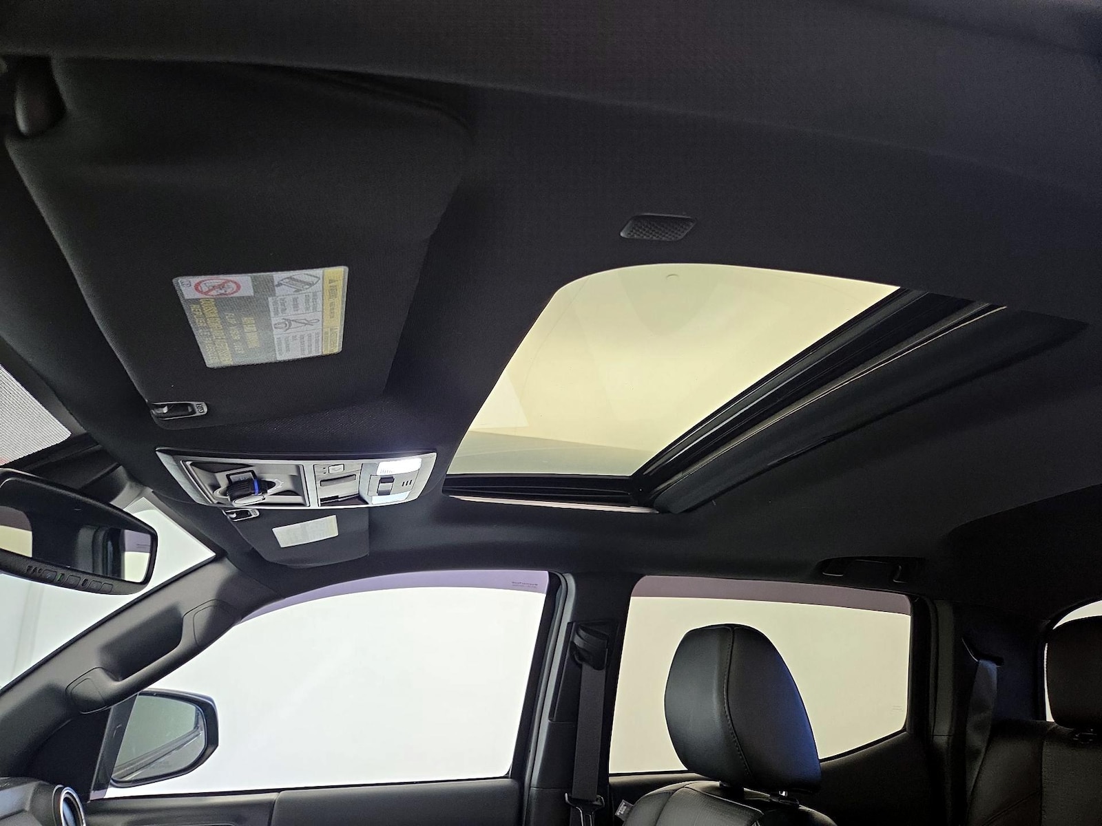 Sunroof(s) & Overhead Airbags