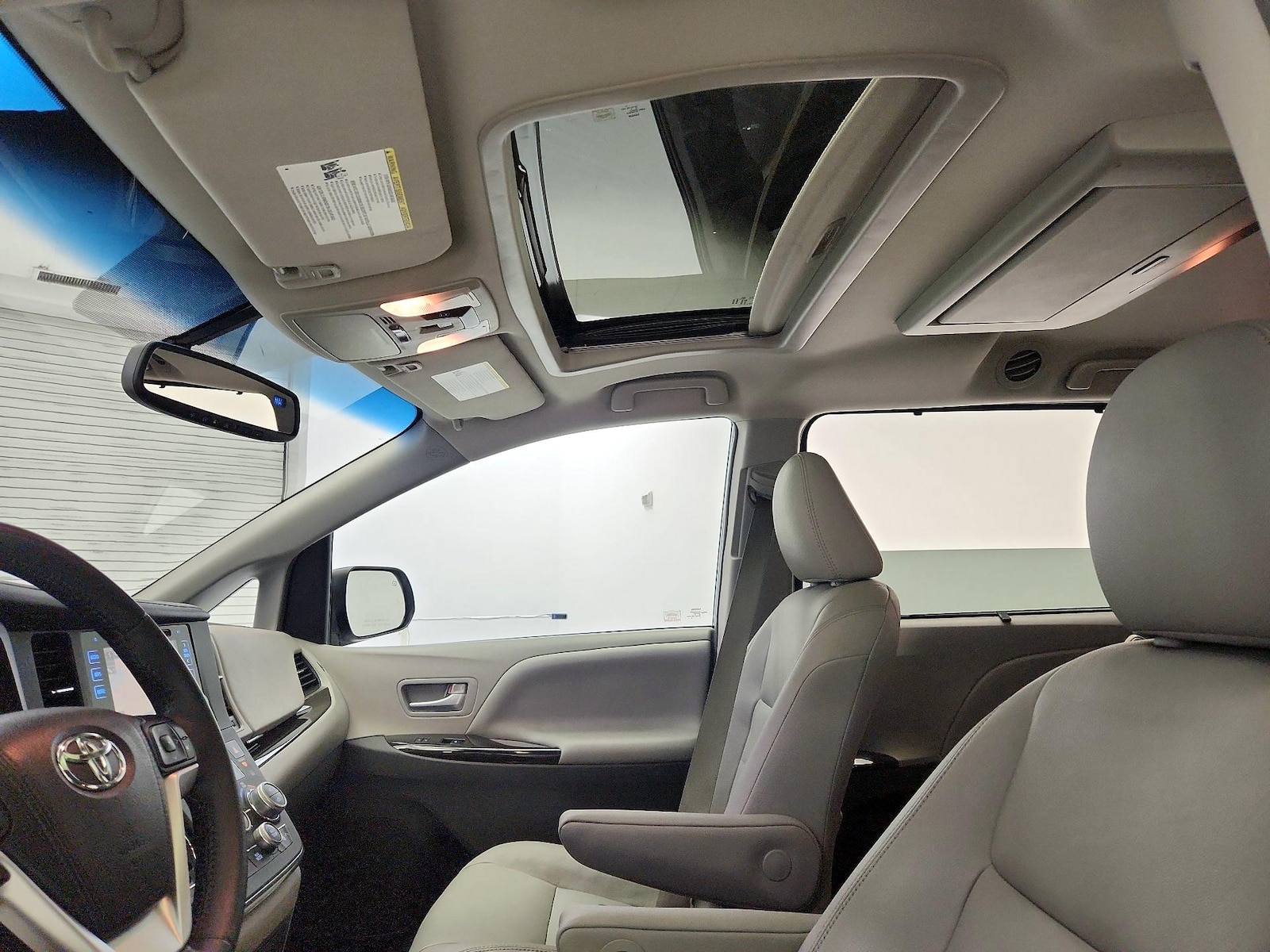 Sunroof(s) & Overhead Airbags