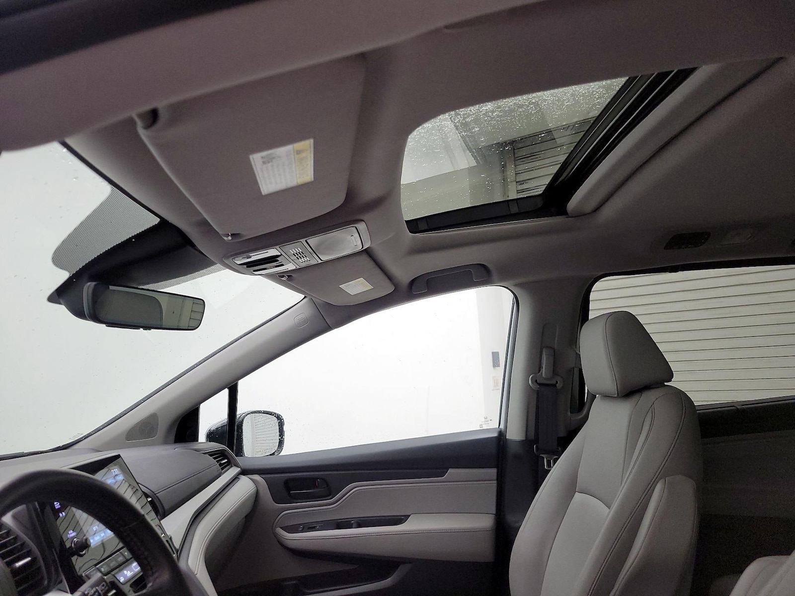 Sunroof(s) & Overhead Airbags