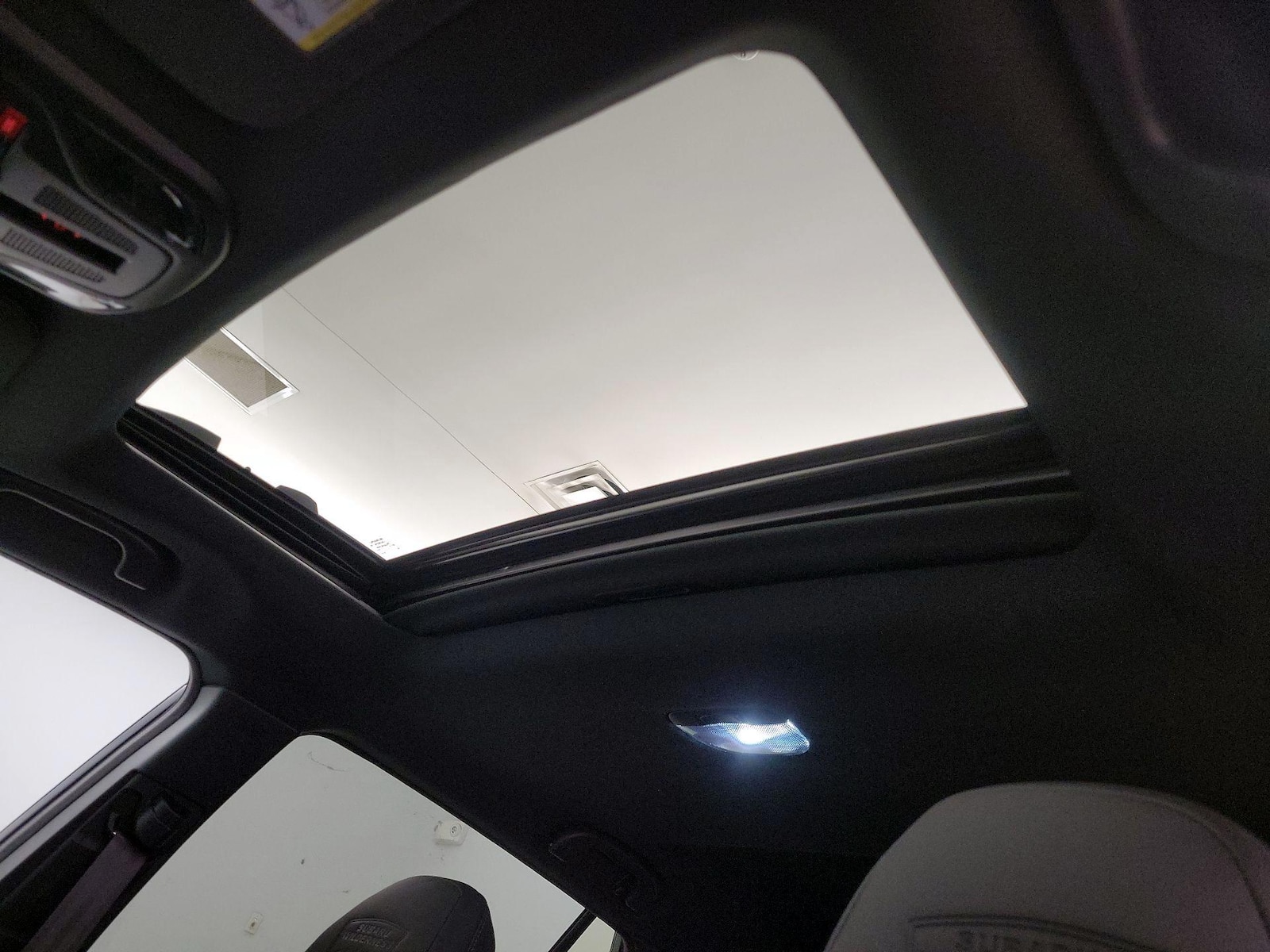 Sunroof(s) & Overhead Airbags