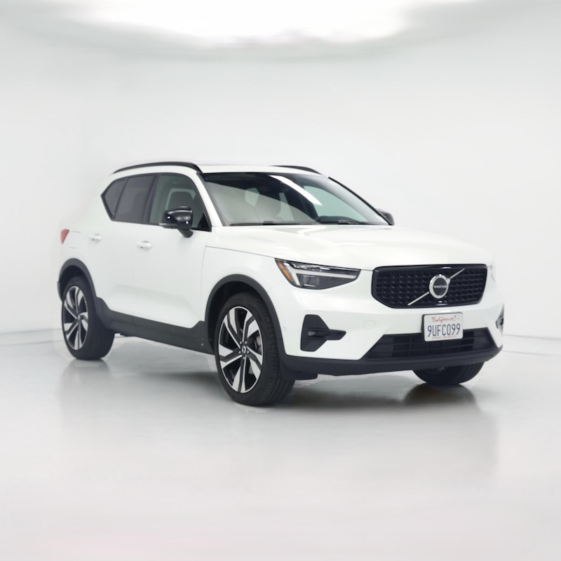 2025 Volvo XC40 B5 Ultra Dark Theme