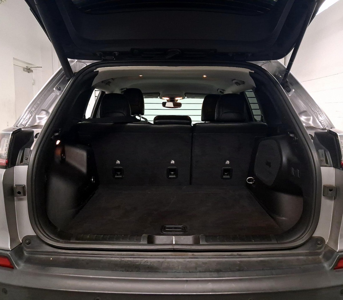 Trunk/Cargo (Seats Up)