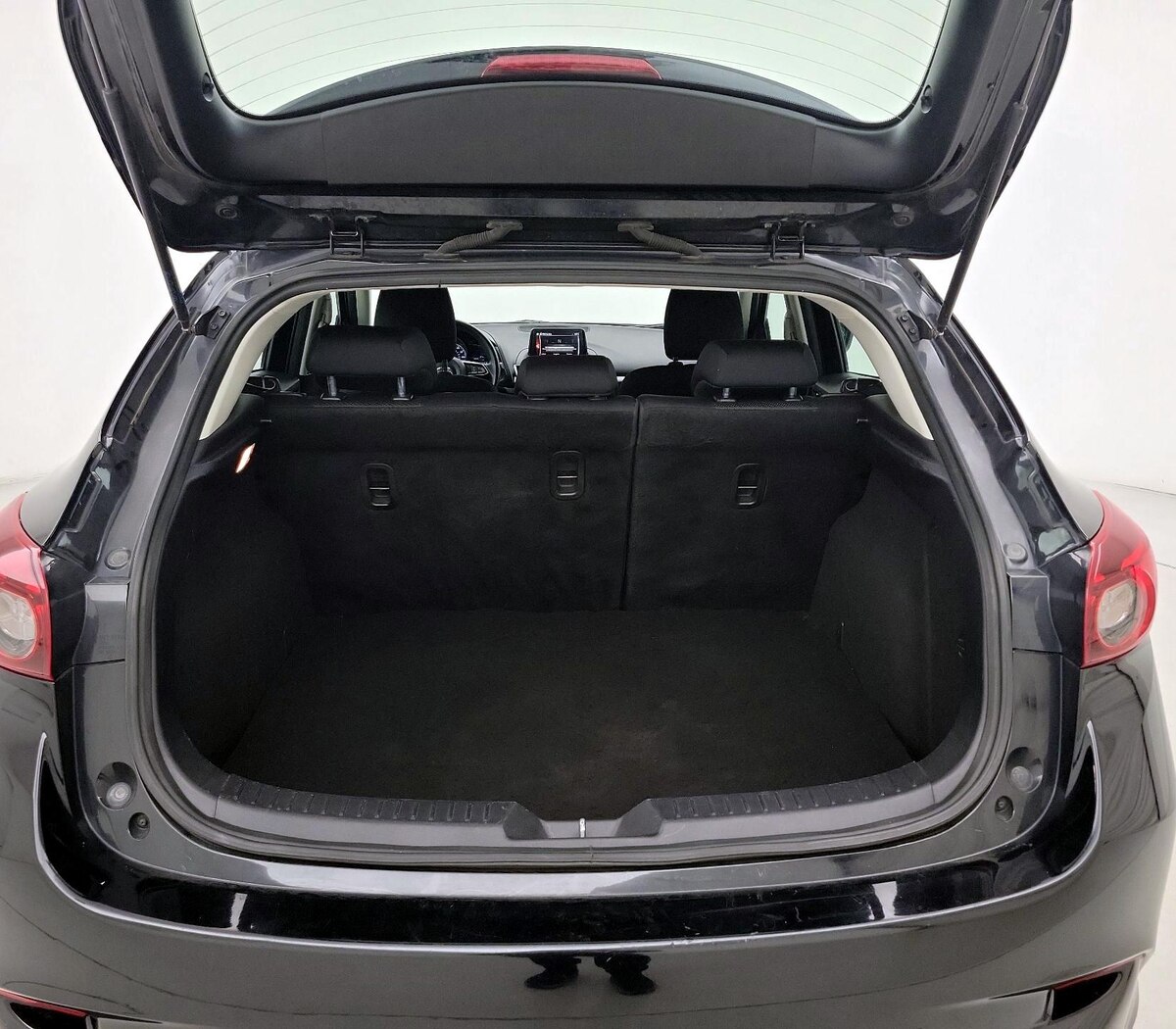 Trunk/Cargo (Seats Up)