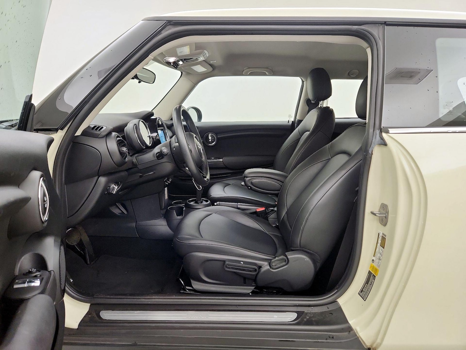 Side Airbags & Leatherette Seats