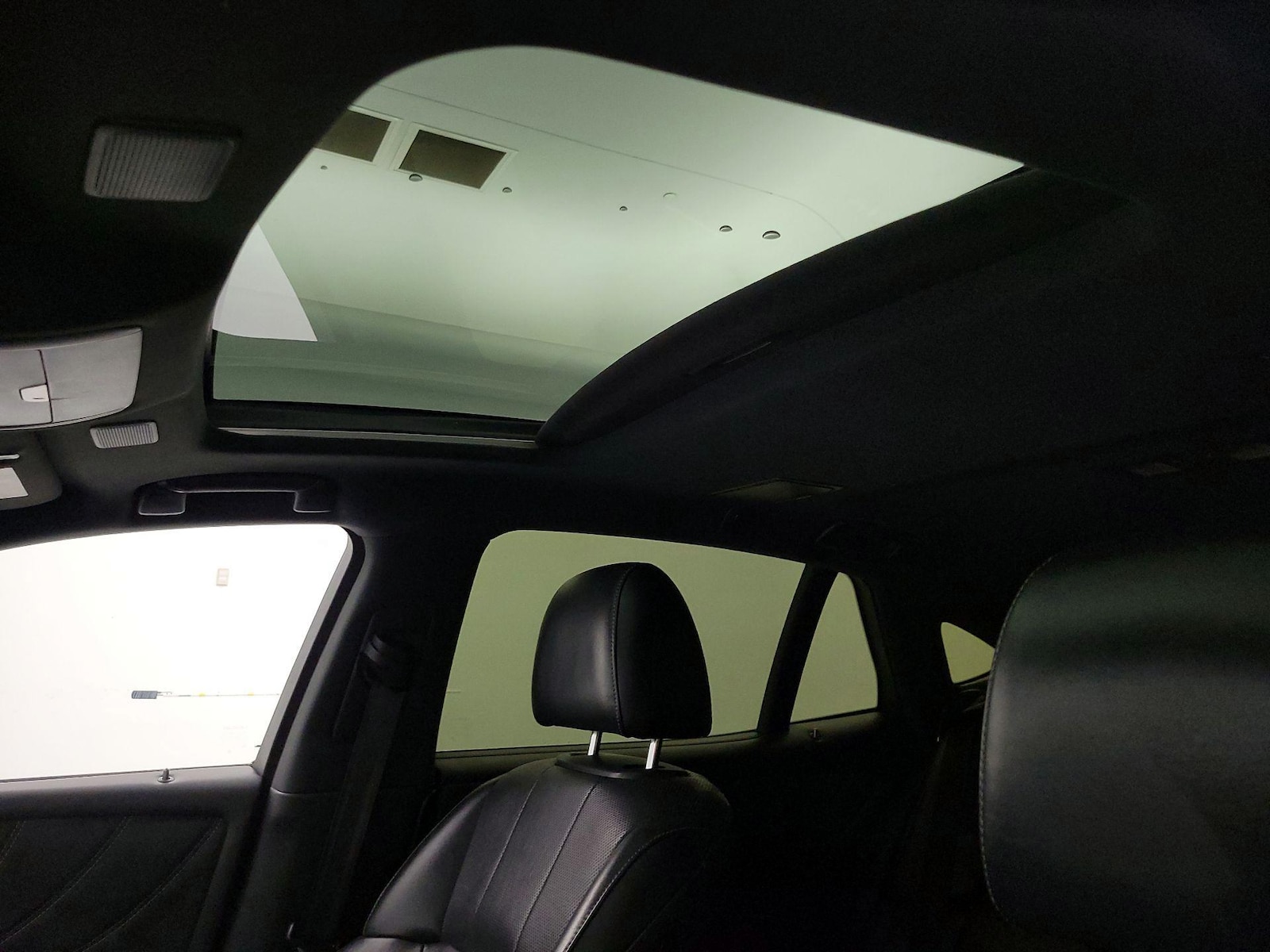Sunroof(s) & Overhead Airbags