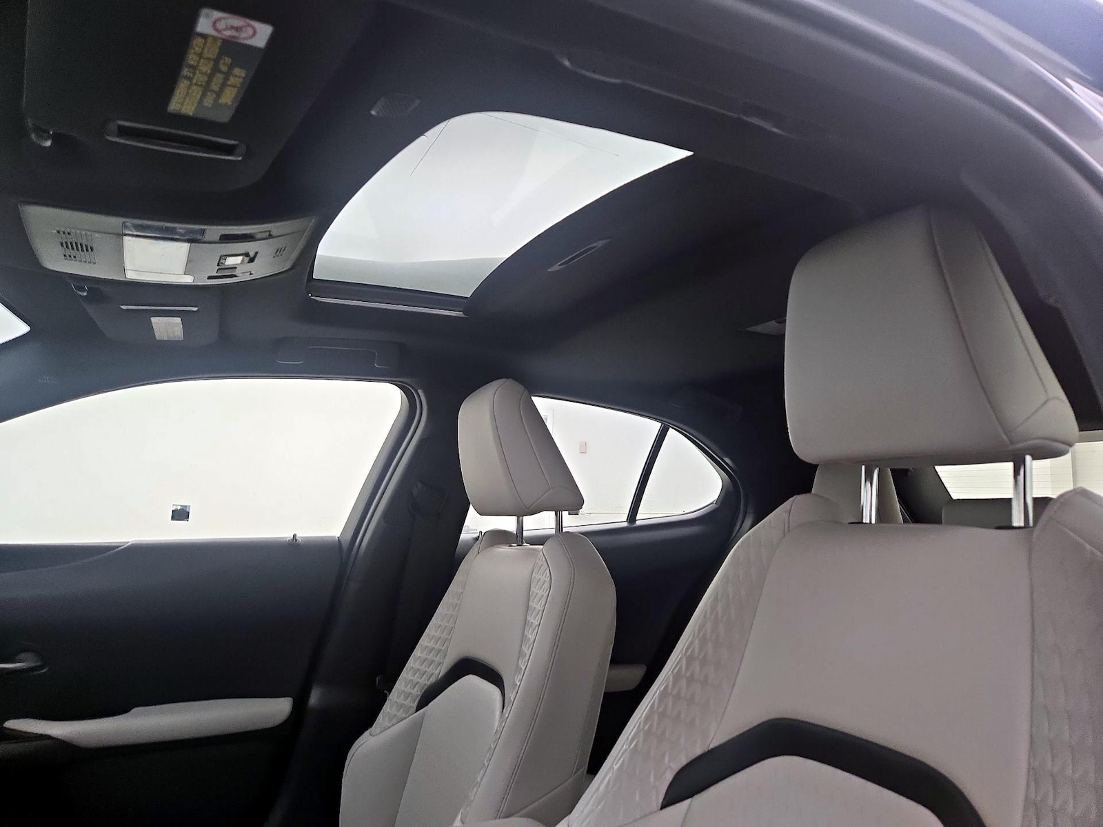 Sunroof(s) & Overhead Airbags