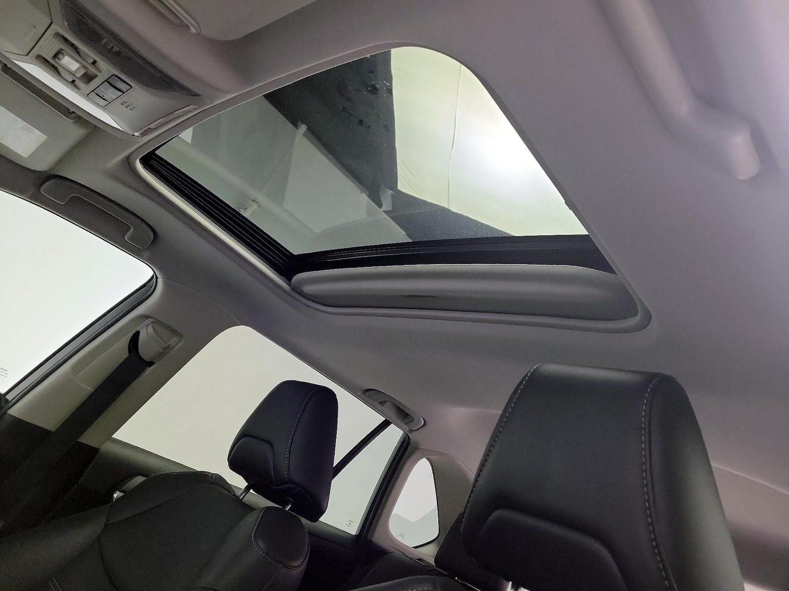 Sunroof(s) & Overhead Airbags