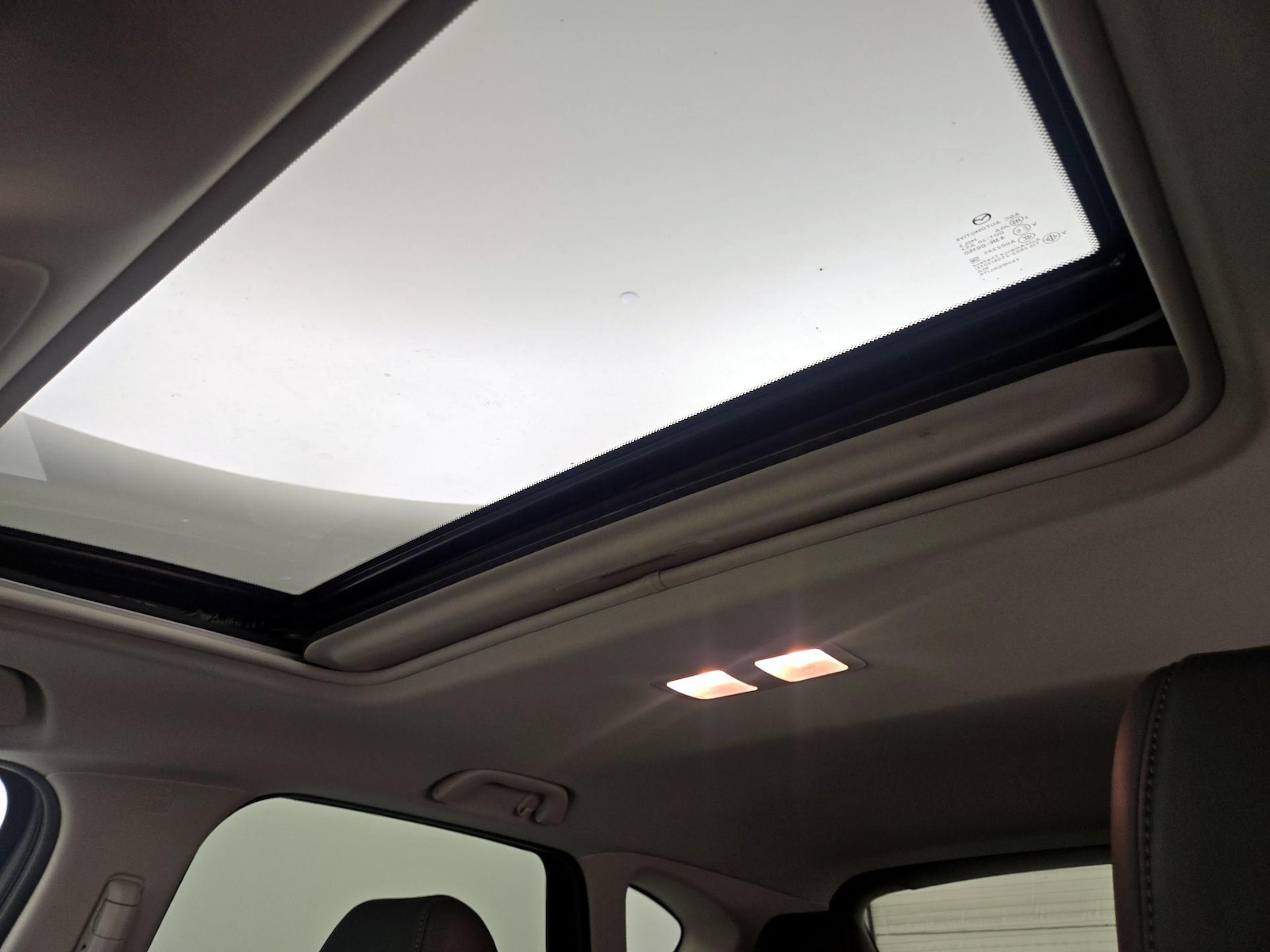 Sunroof(s) & Overhead Airbags