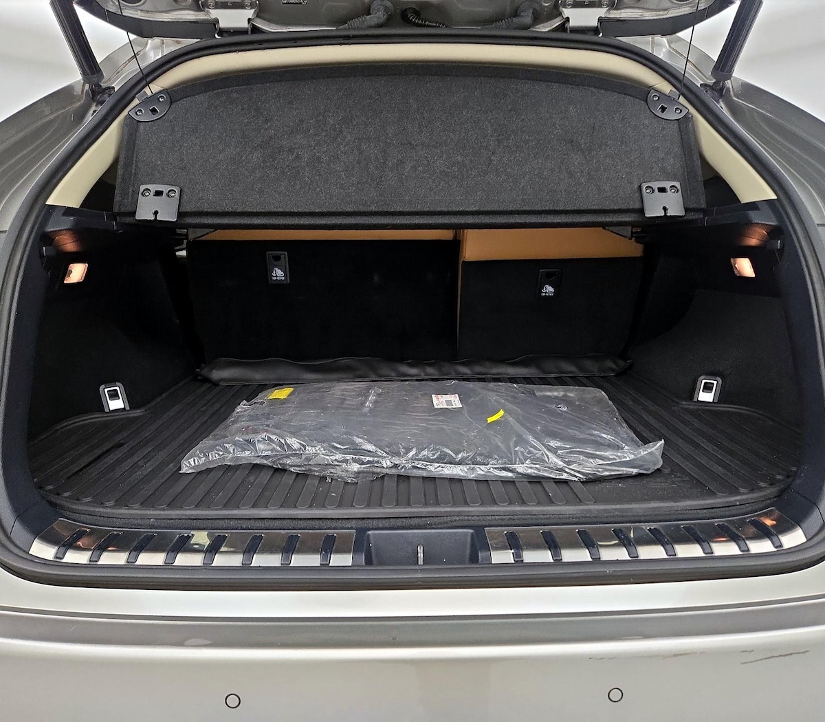 Trunk/Cargo (Seats Up)