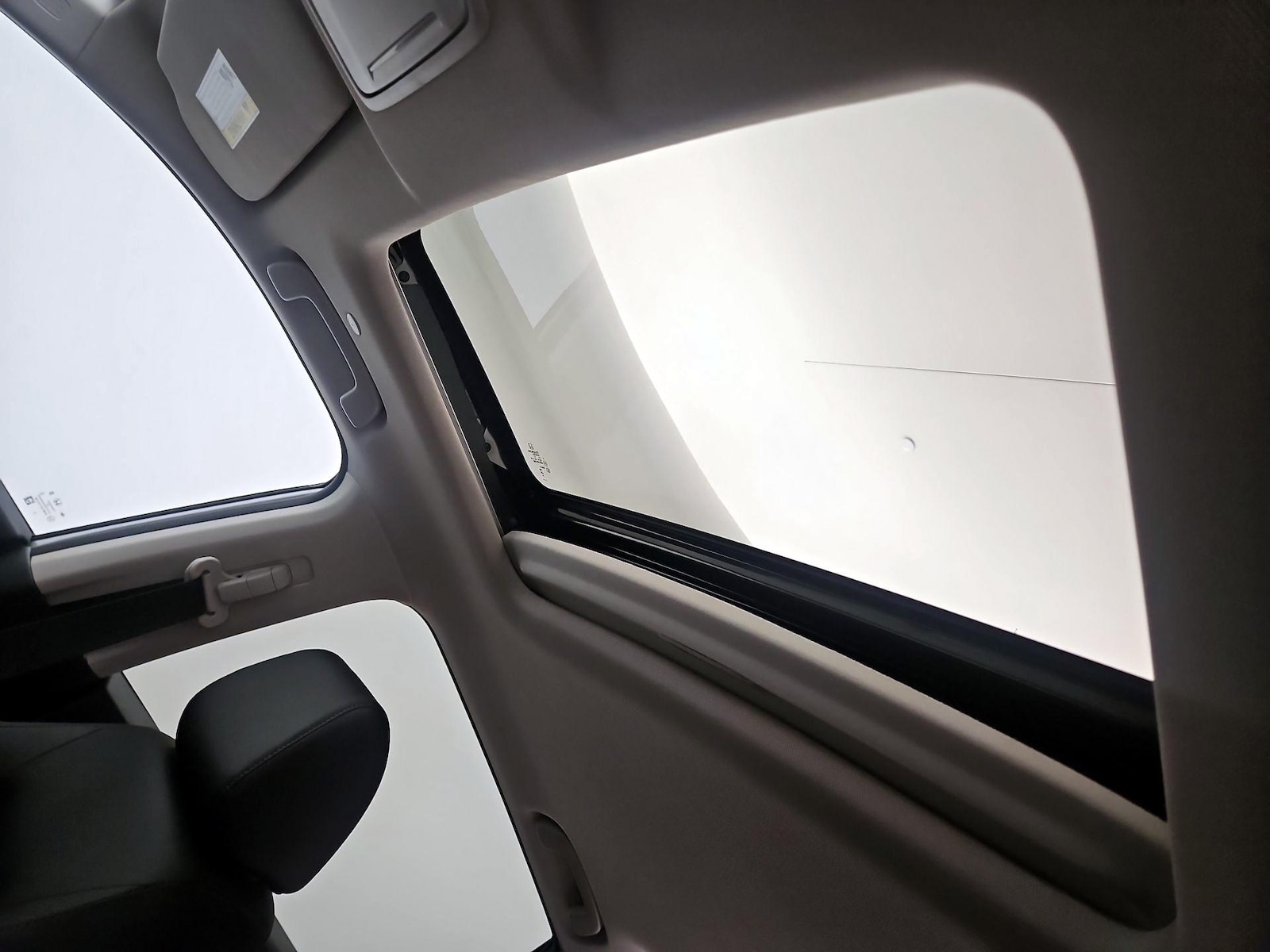 Sunroof(s) & Overhead Airbags