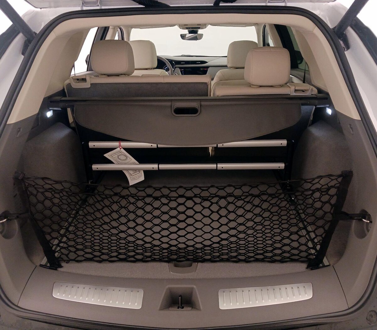 Trunk/Cargo (Seats Up)
