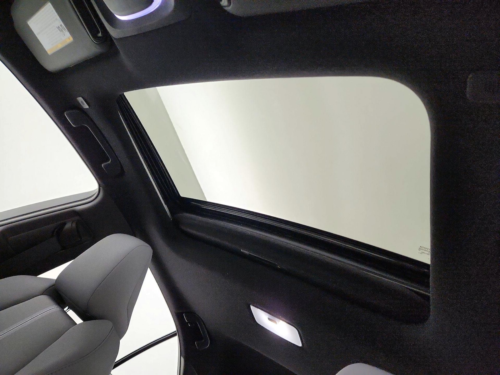 Sunroof(s) & Overhead Airbags