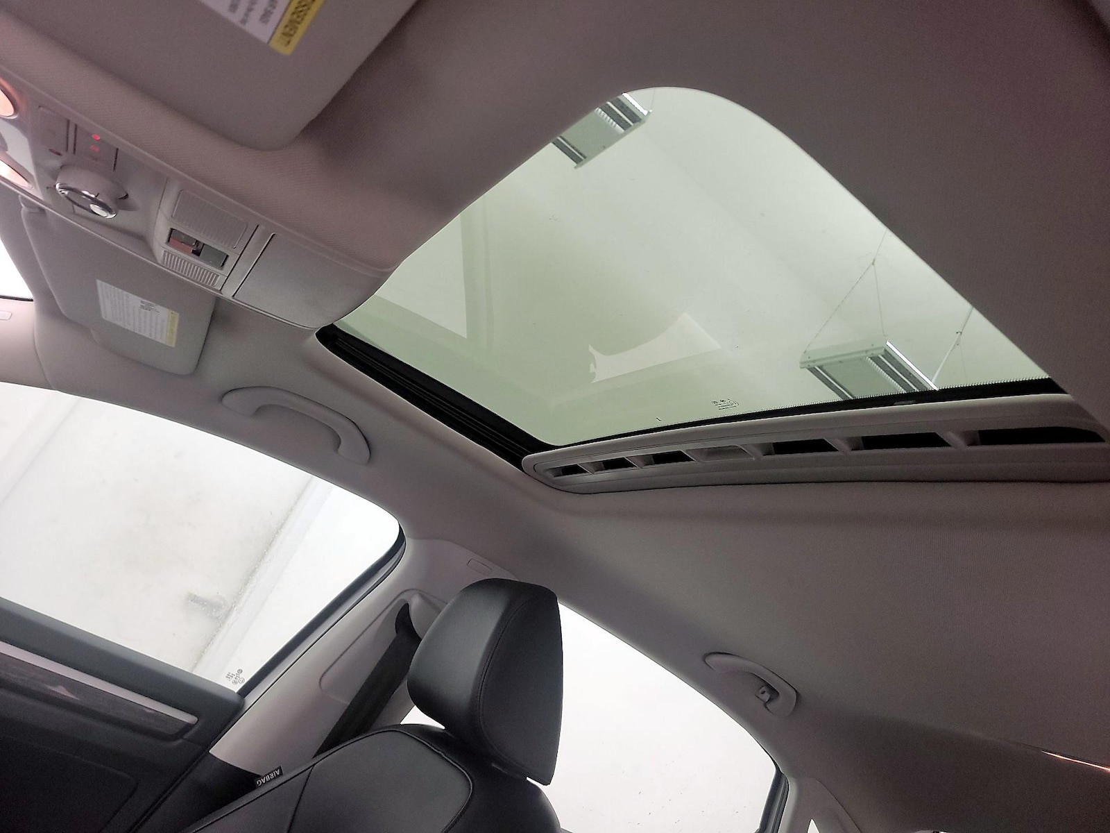 Sunroof(s) & Overhead Airbags