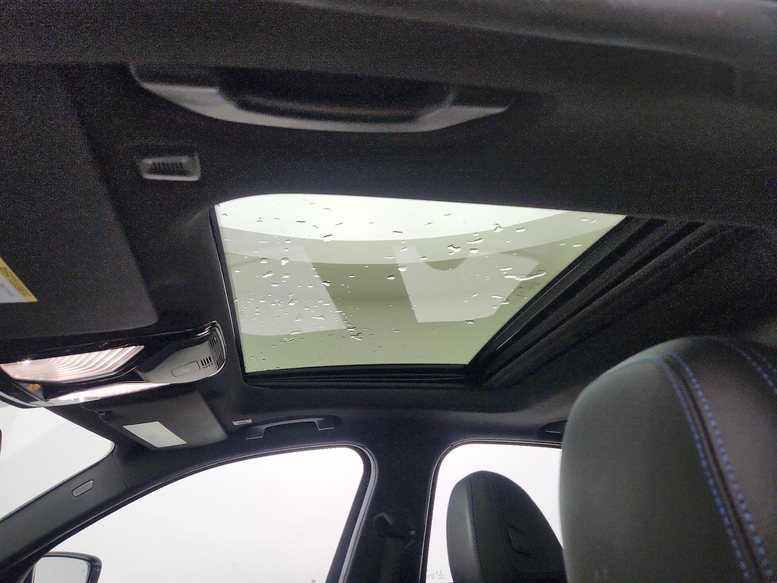 Sunroof(s) & Overhead Airbags