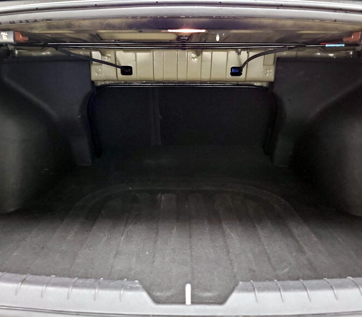 Trunk/Cargo (Seats Up)