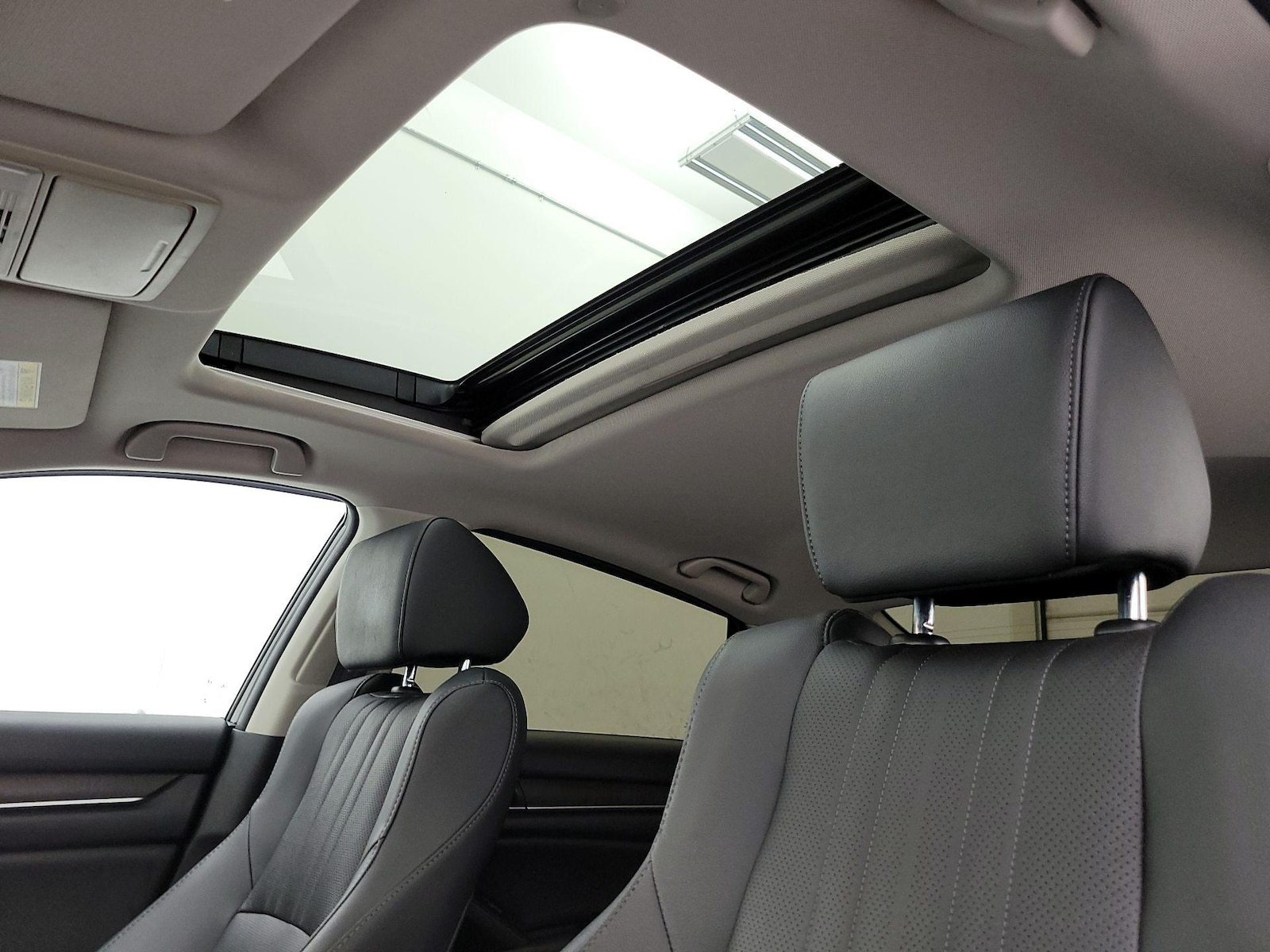 Sunroof(s) & Overhead Airbags