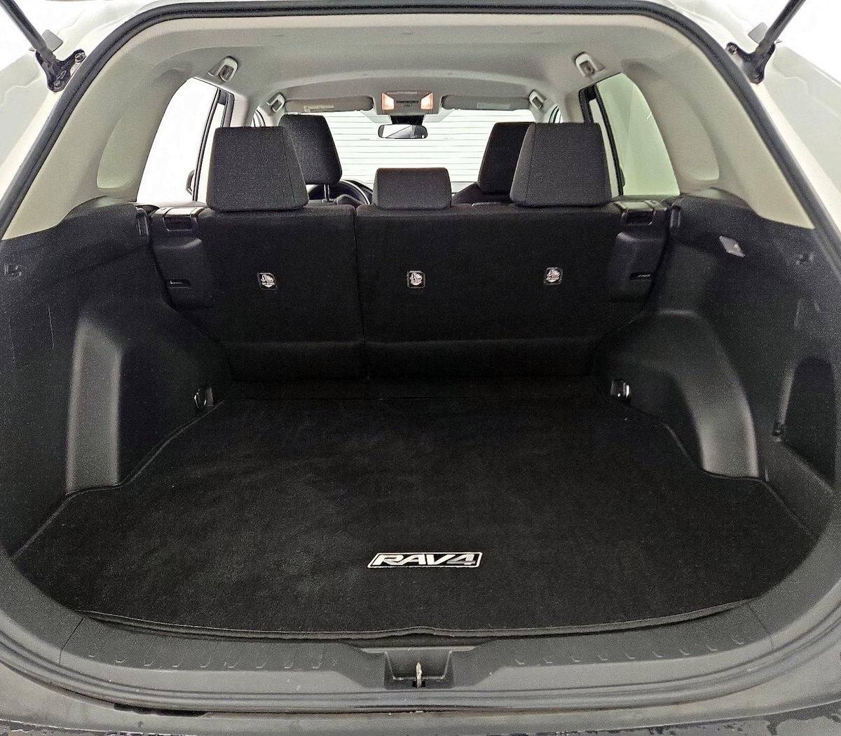 Trunk/Cargo (Seats Up)