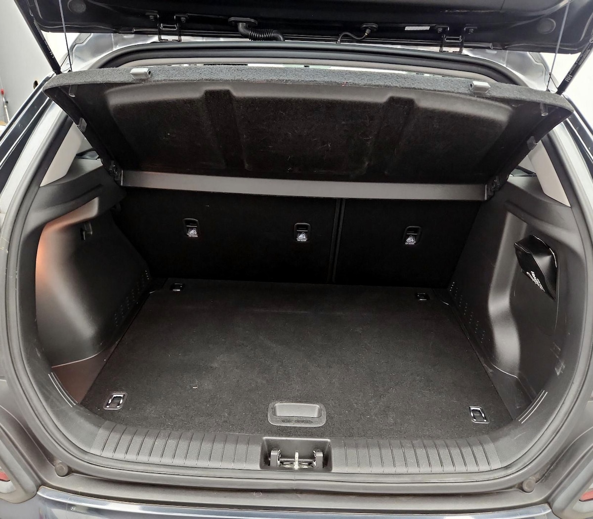 Trunk/Cargo (Seats Up)