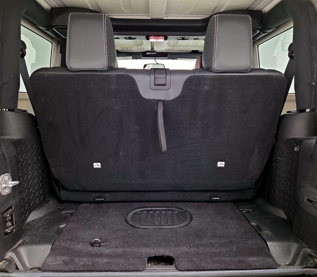 Trunk/Cargo (Seats Up)