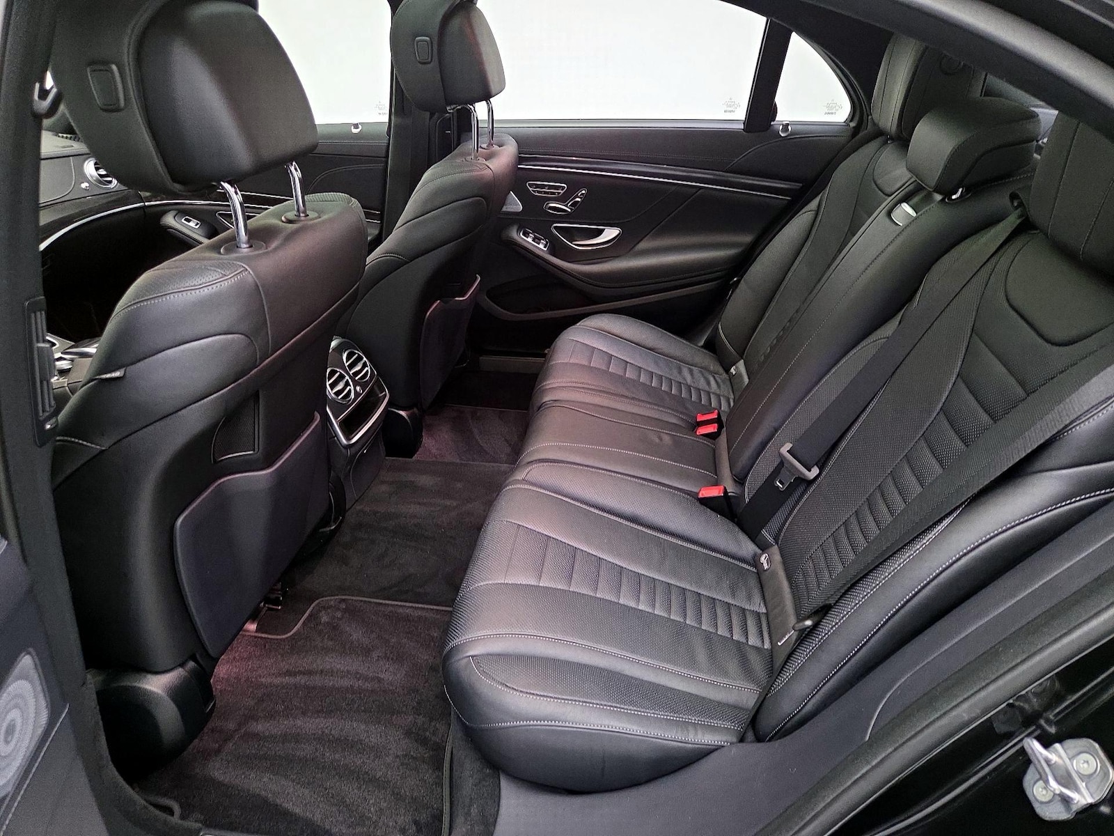 Rear A/C Seat(s)