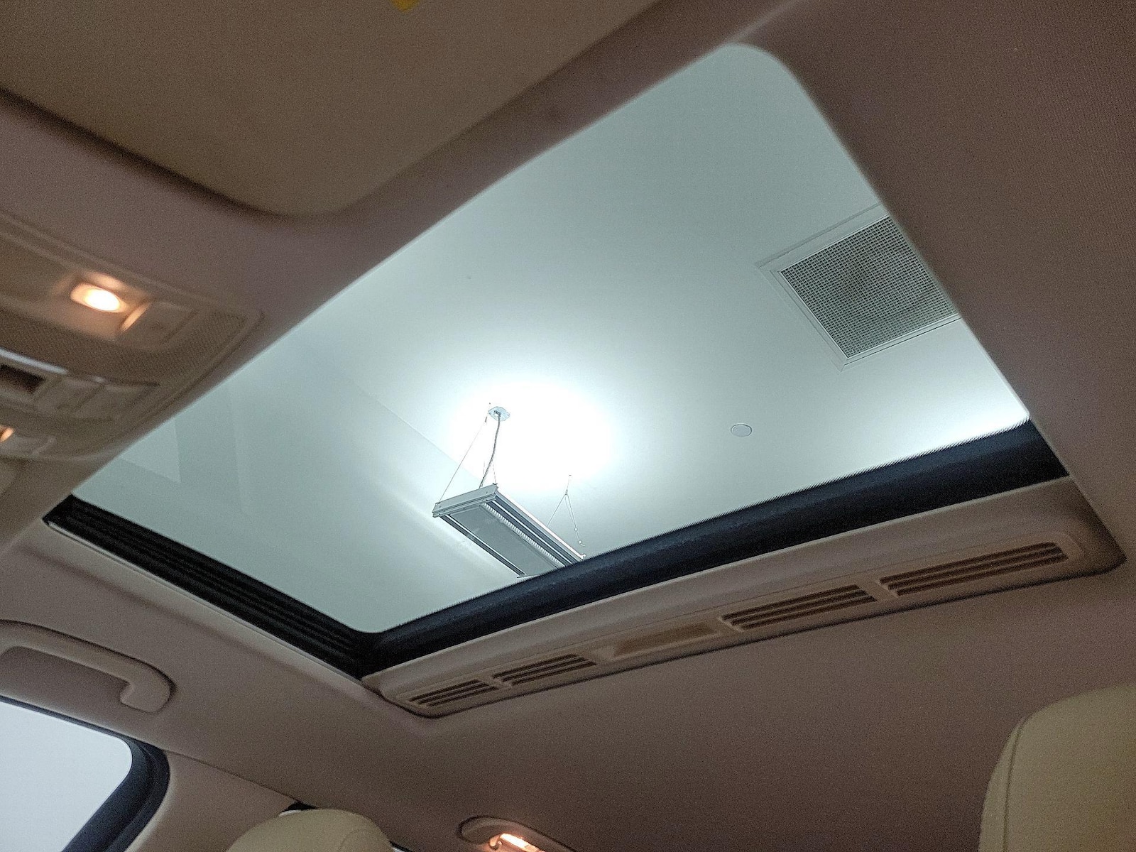 Sunroof(s) & Overhead Airbags