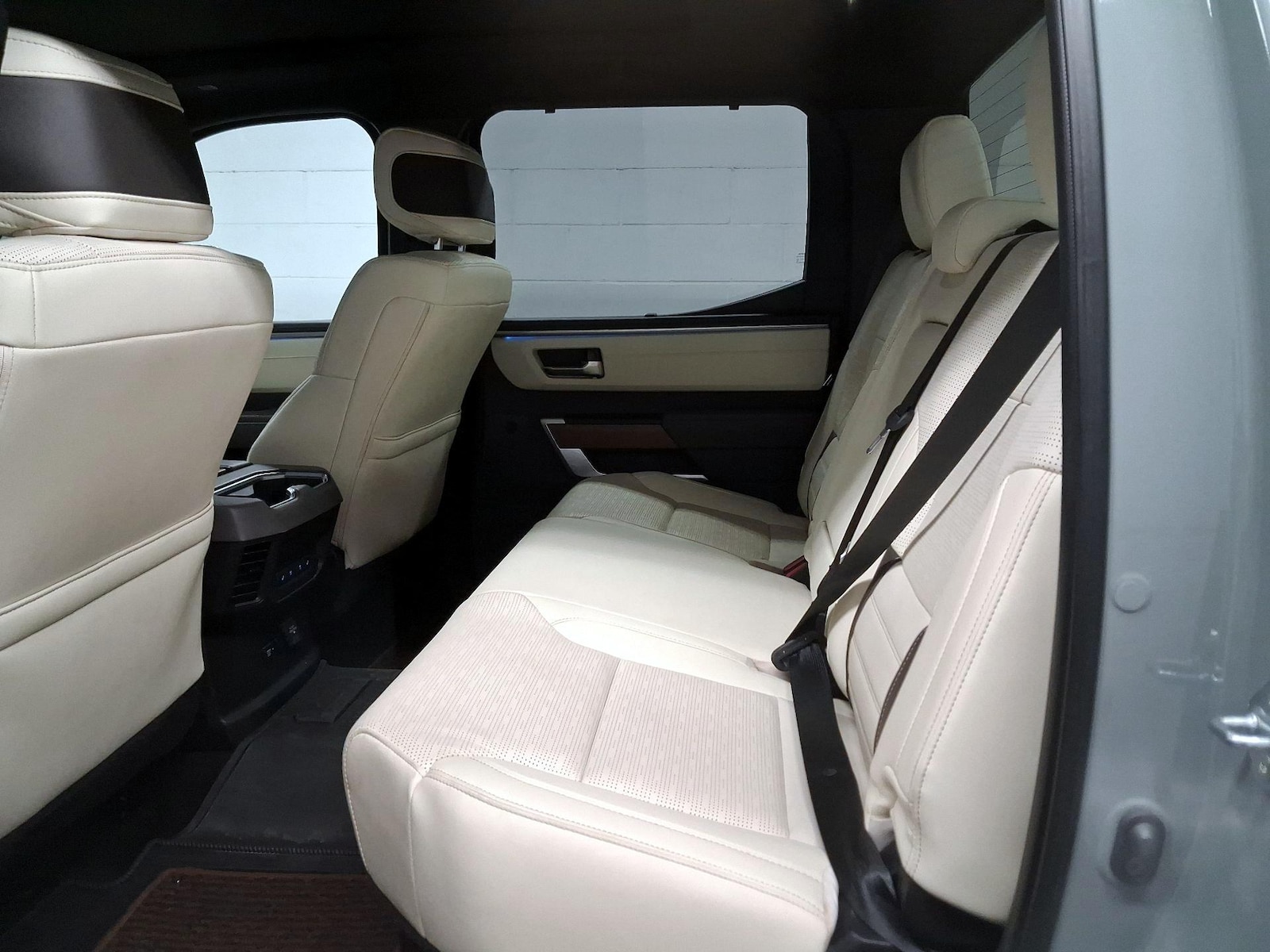 Rear A/C Seat(s)