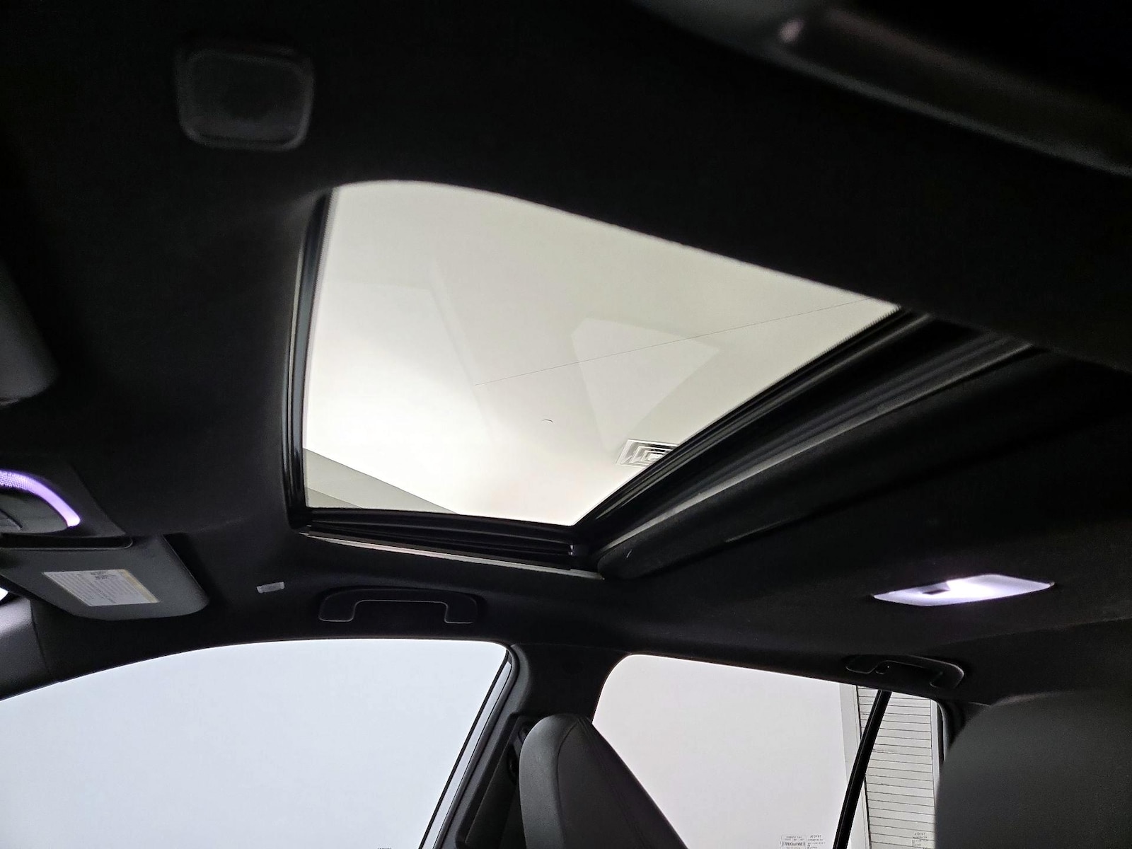 Sunroof(s) & Overhead Airbags