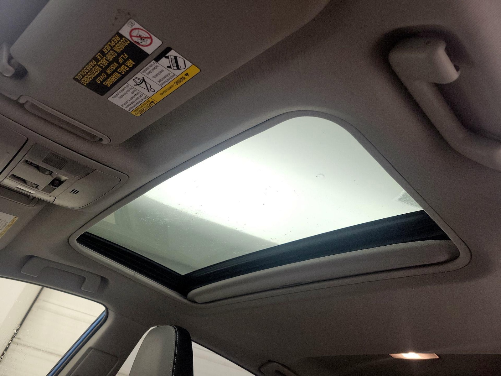 Sunroof(s) & Overhead Airbags