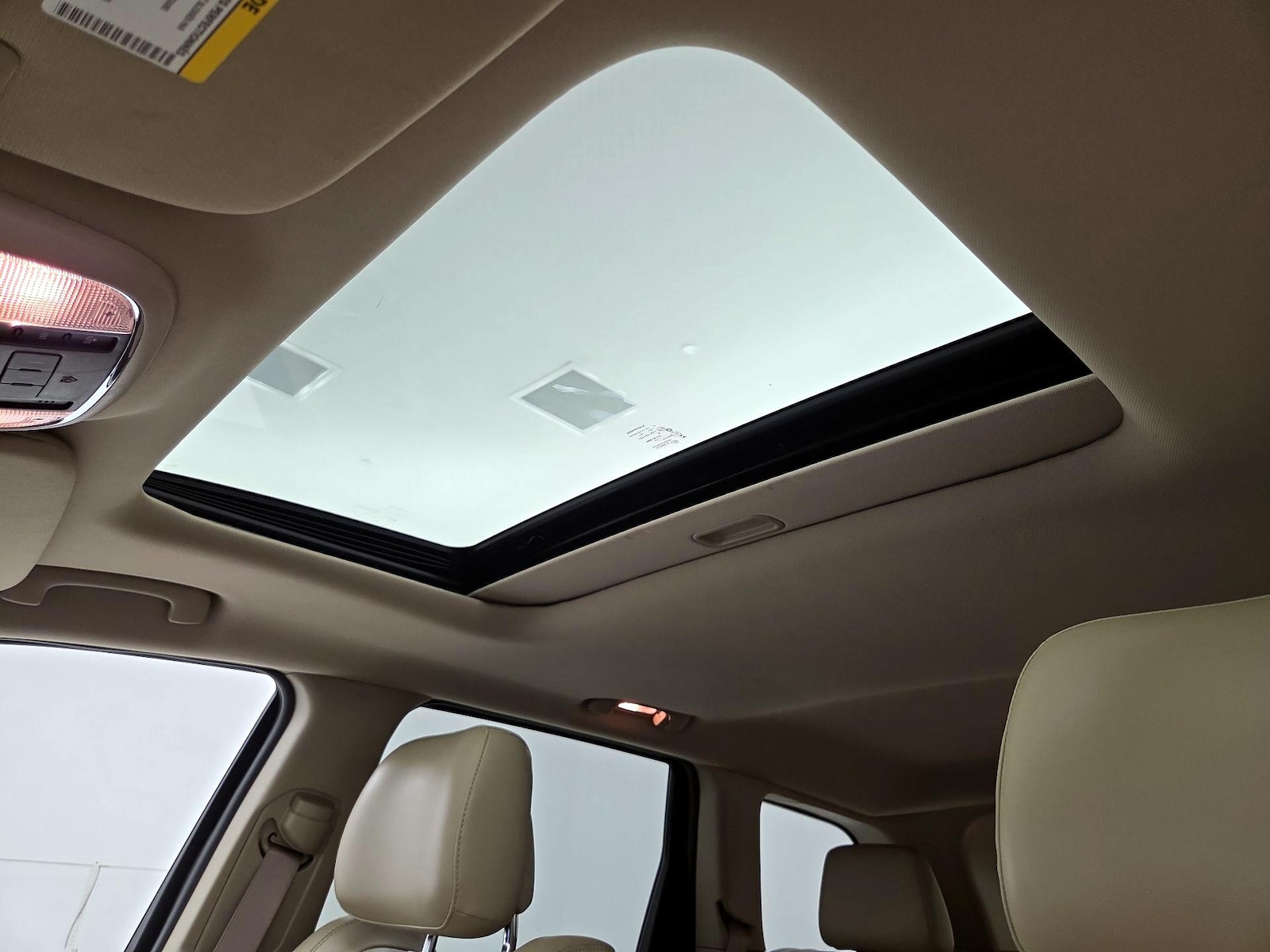 Sunroof(s) & Overhead Airbags
