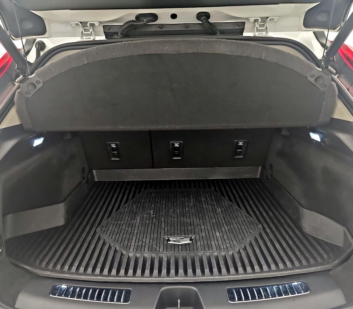 Trunk/Cargo (Seats Up)