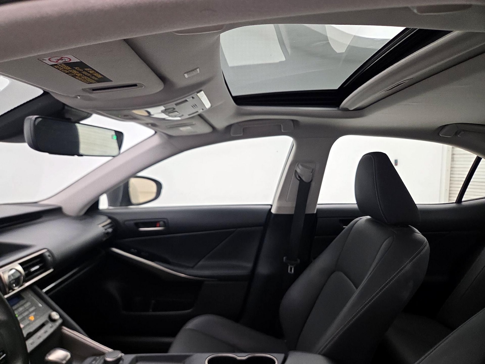Sunroof(s) & Overhead Airbags