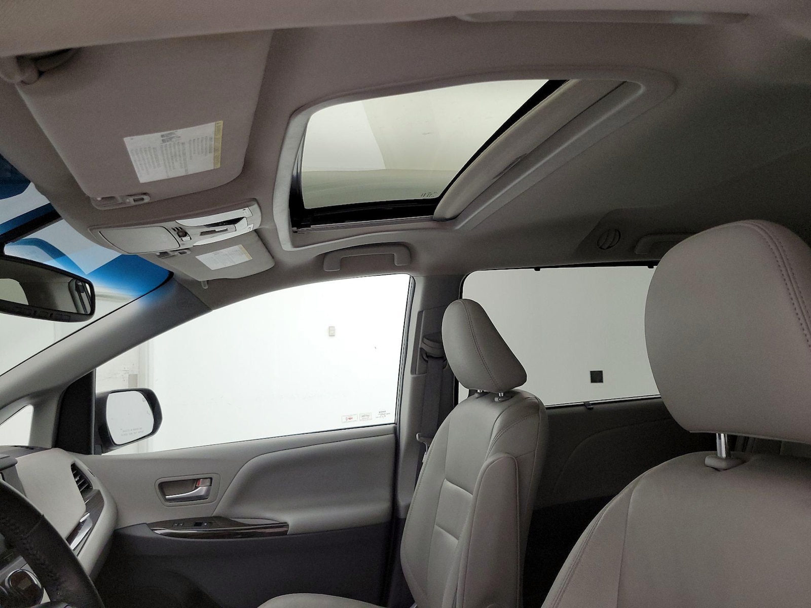 Sunroof(s) & Overhead Airbags