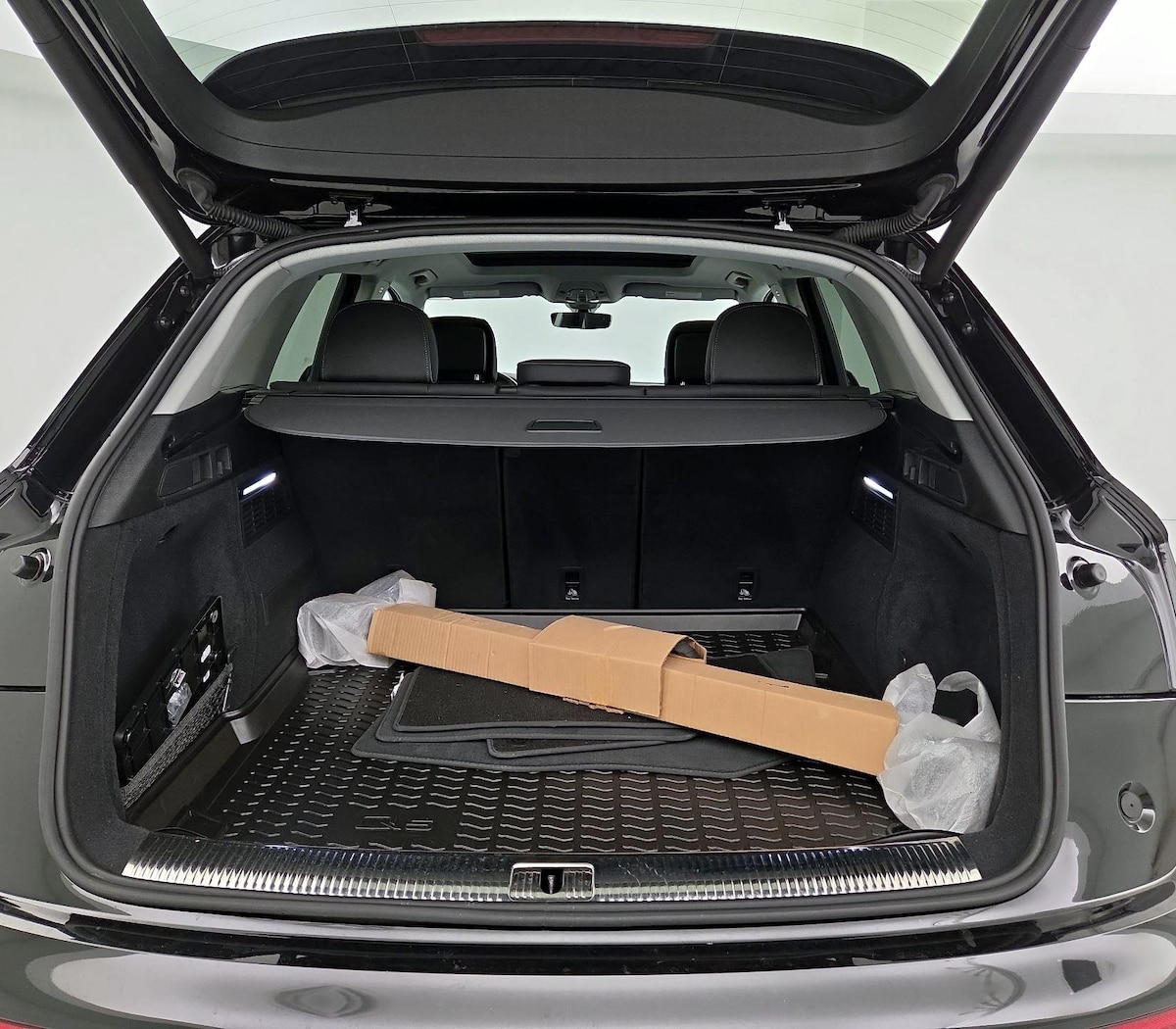Trunk/Cargo (Seats Up)