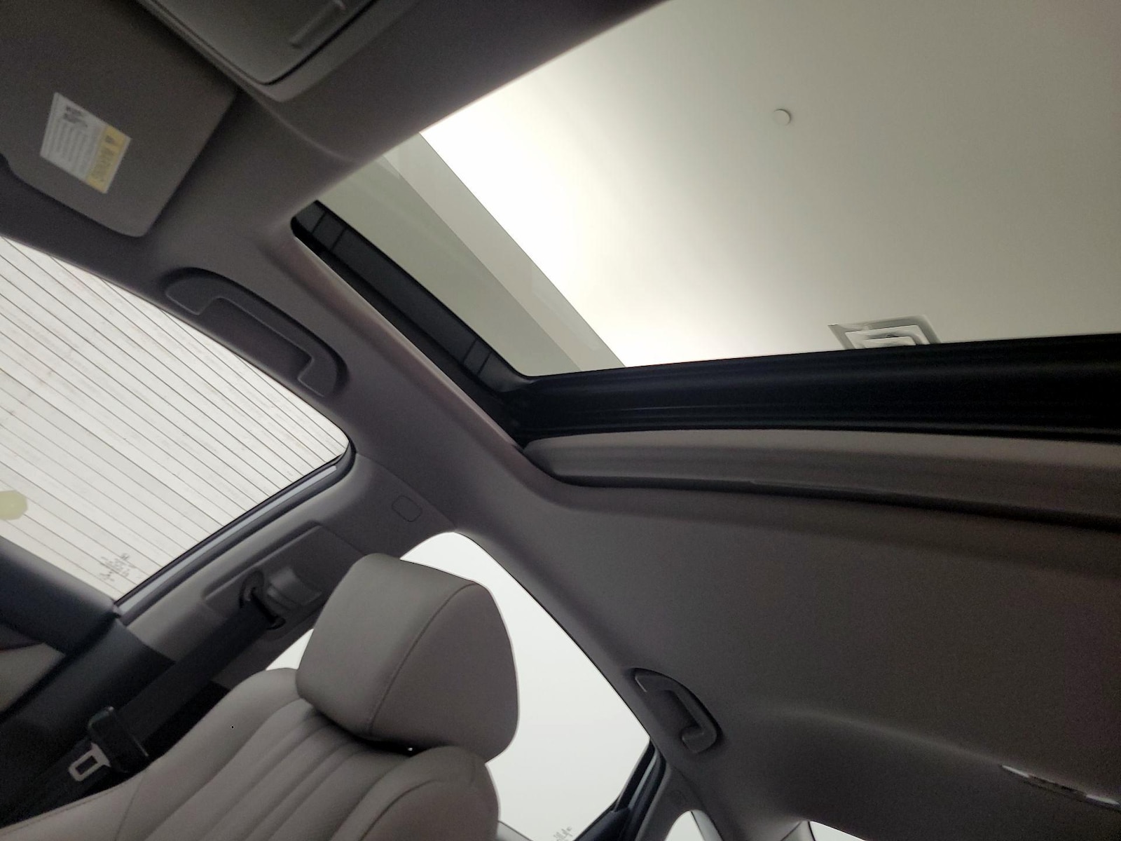 Sunroof(s) & Overhead Airbags