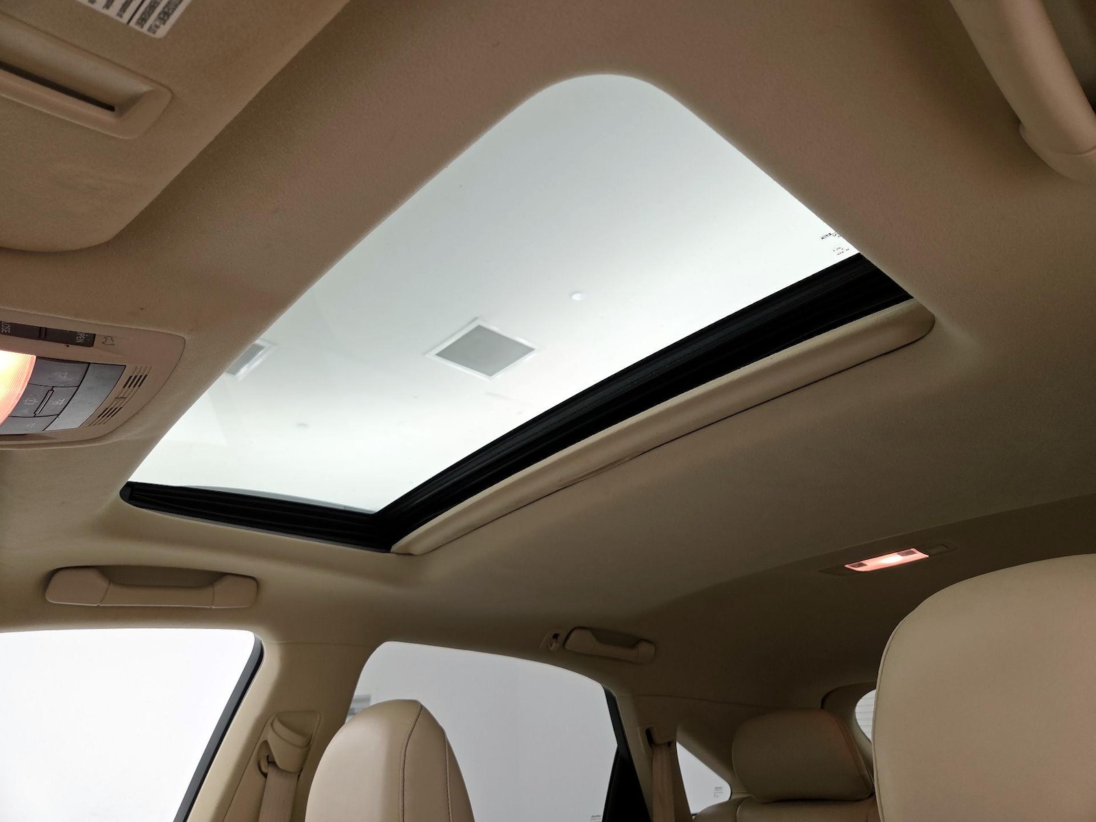 Sunroof(s) & Overhead Airbags