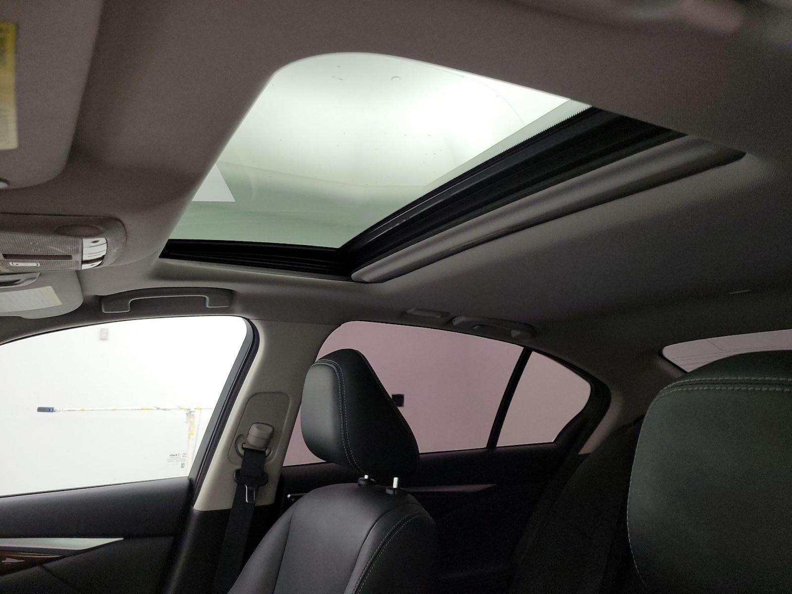 Sunroof(s) & Overhead Airbags