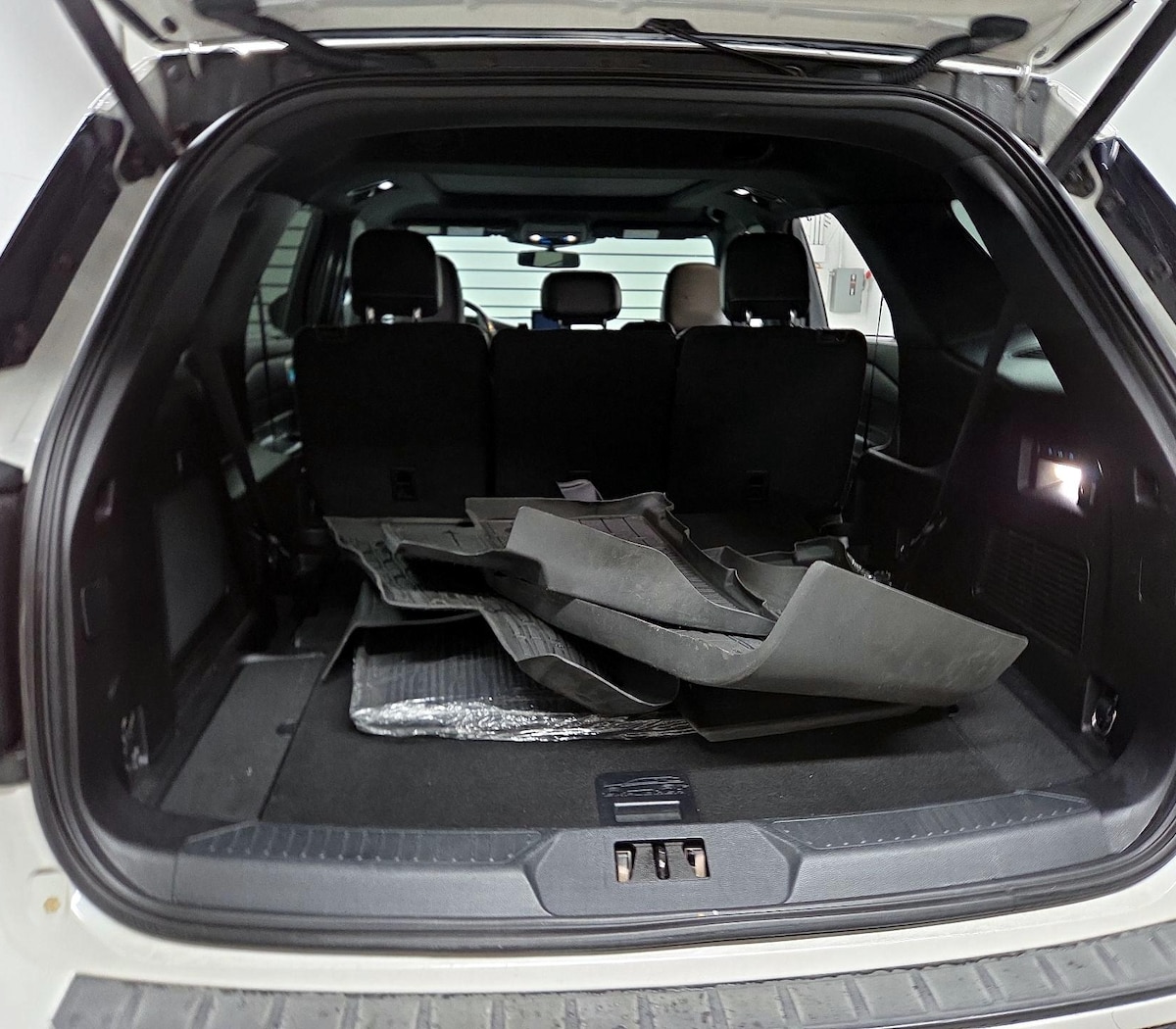 Trunk/Cargo (Seats Up)