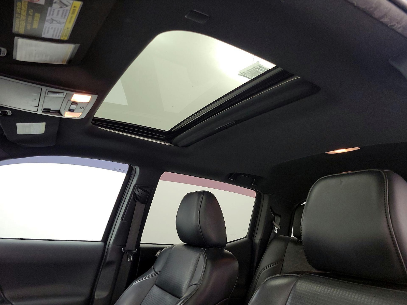 Sunroof(s) & Overhead Airbags