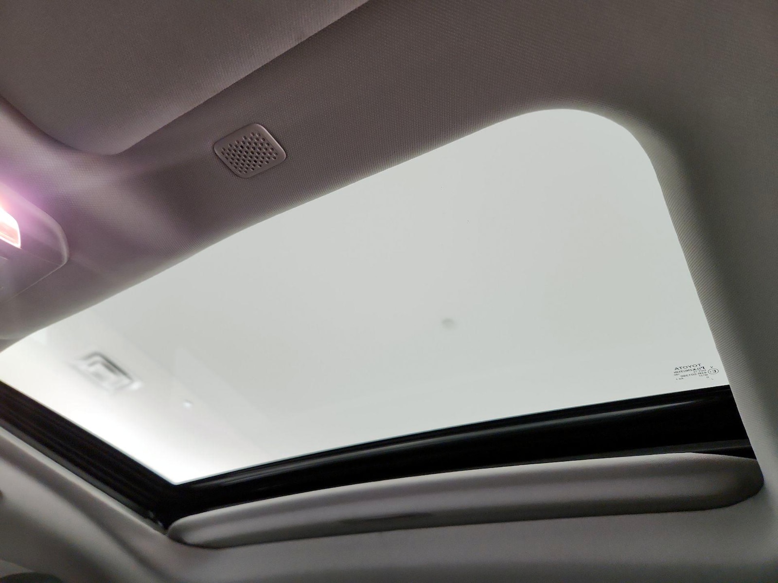 Sunroof(s) & Overhead Airbags