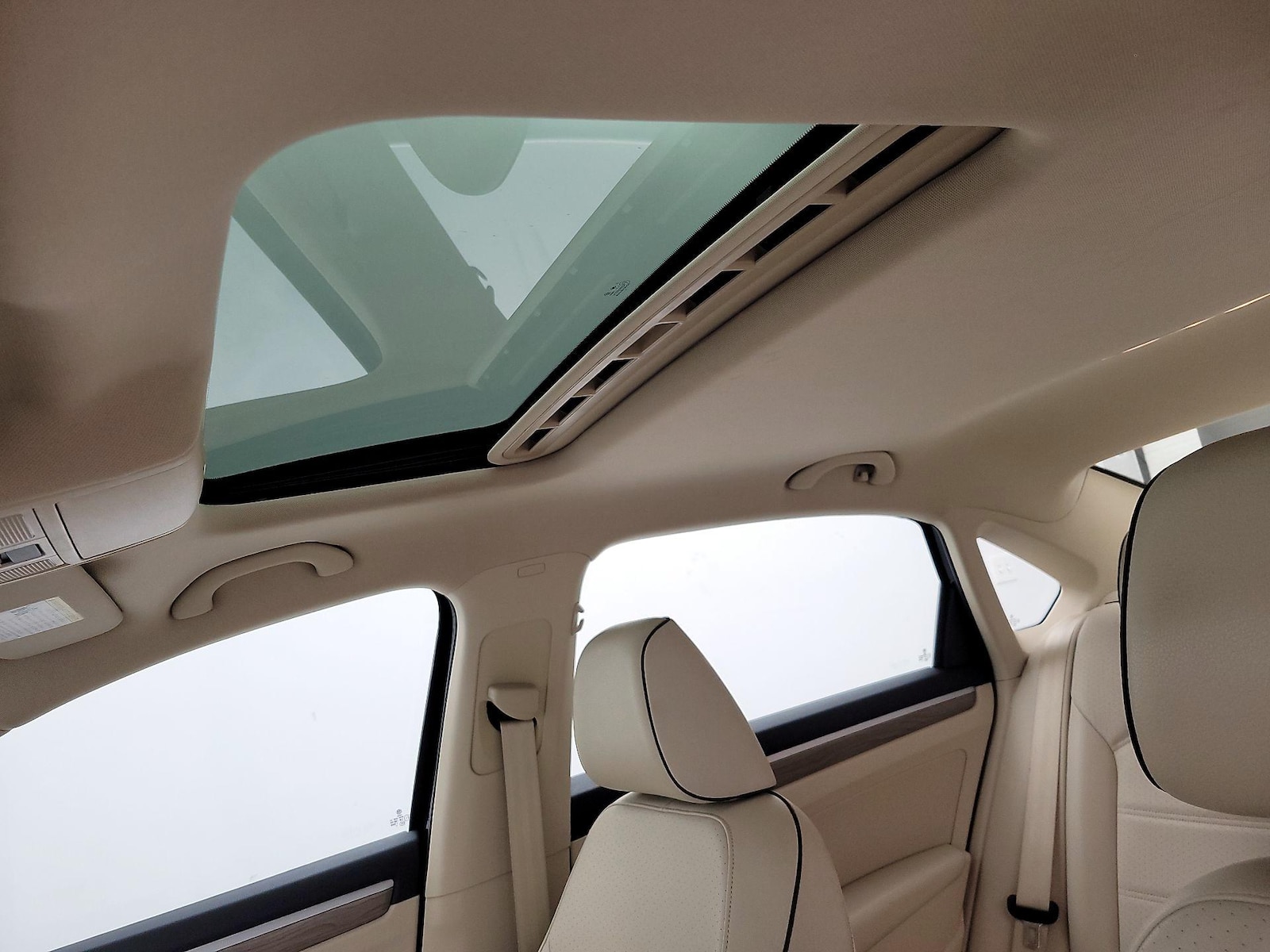 Sunroof(s) & Overhead Airbags