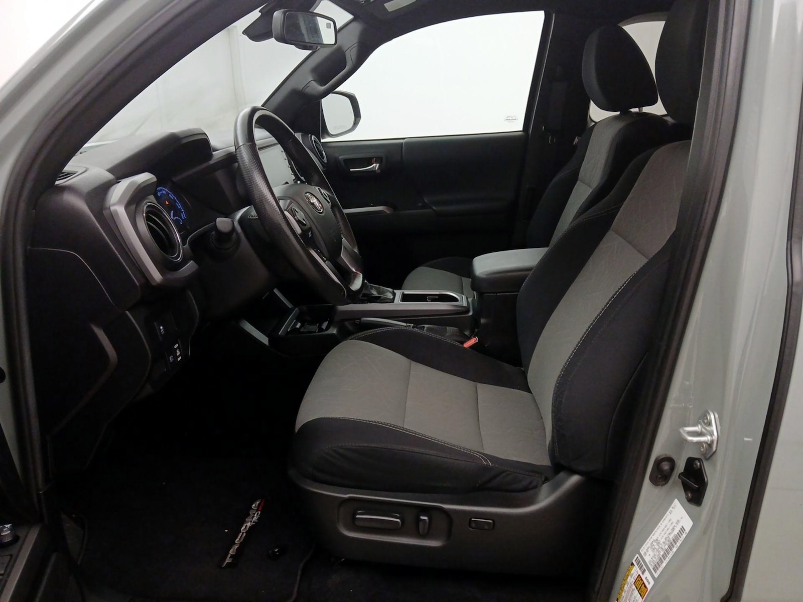 Power Seat(s) & Side Airbags