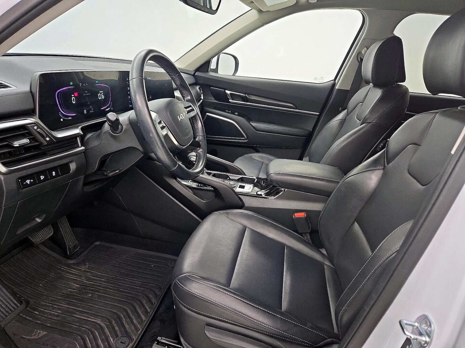 Side Airbags & Leatherette Seats